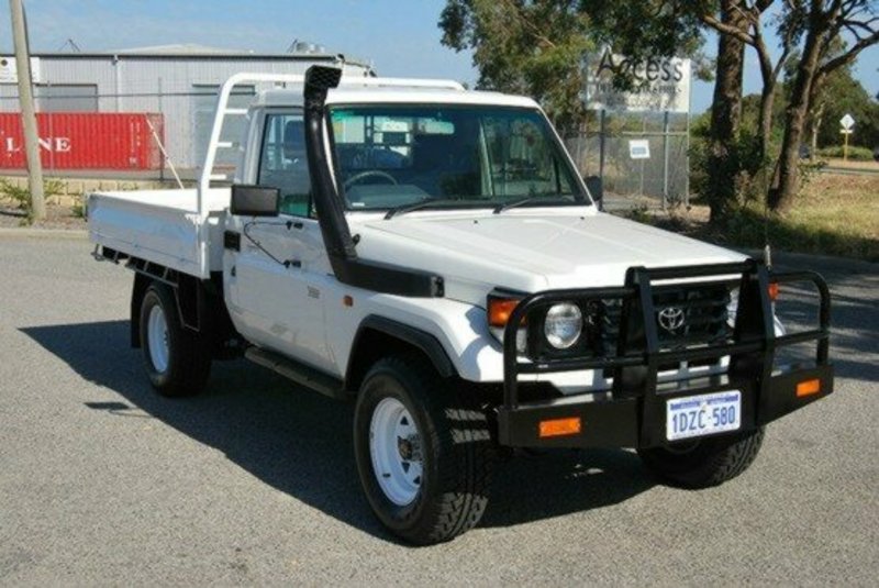 2005 TOYOTA LANDCRUISER HDJ79R
