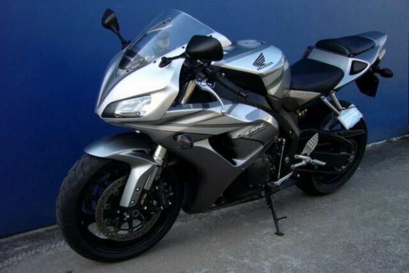 2007 HONDA CBR 1000RR (FIREBLADE) 6