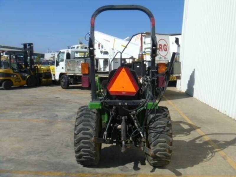 2005 JOHN DEERE 4110