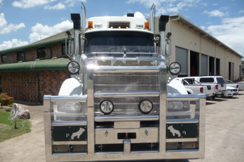 2010 MACK TITAN TITAN Truck