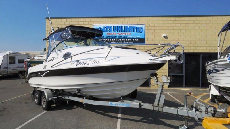 Tournament 2000 Bluewater EXCELLENT DECK SPACE, RIDE AND QUALITY BUILD