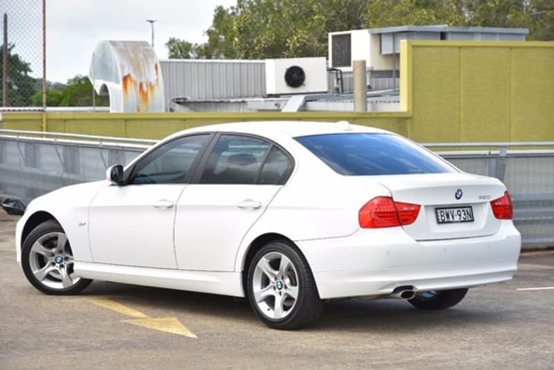 2011 BMW 320I LIFESTYLE E90