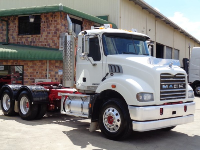 2011 MACK METRO-LINER