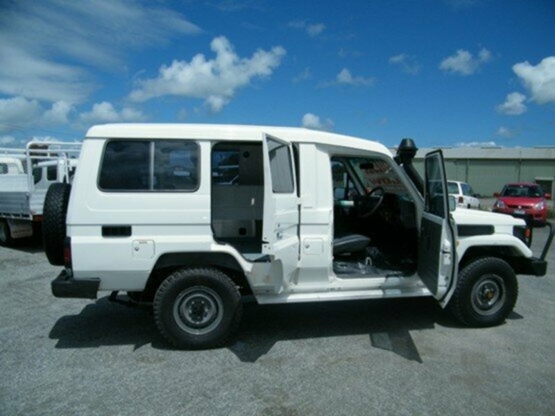 2001 TOYOTA LANDCRUISER Troopcarrier HZJ78R
