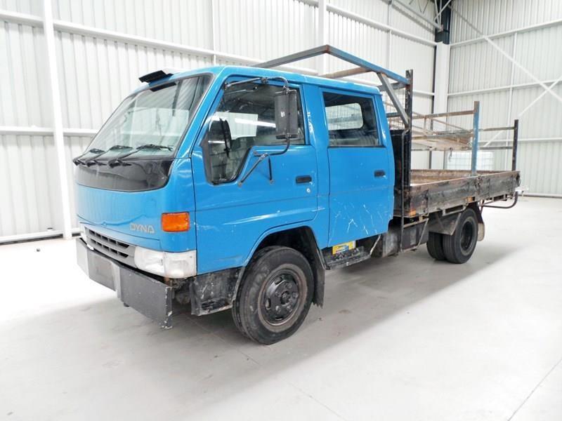 2001 TOYOTA DYNA TRAY TRUCK