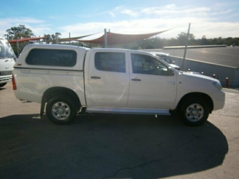 2010 TOYOTA HILUX SR Styleside