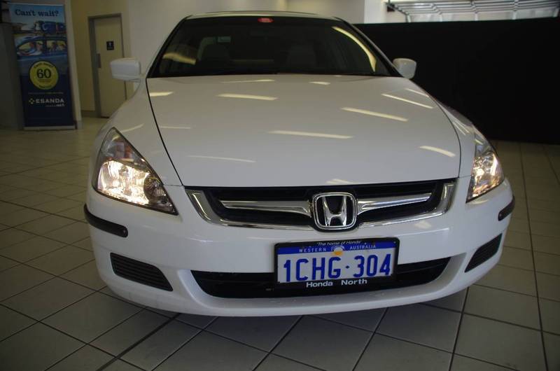 2006 HONDA ACCORD VTi 40