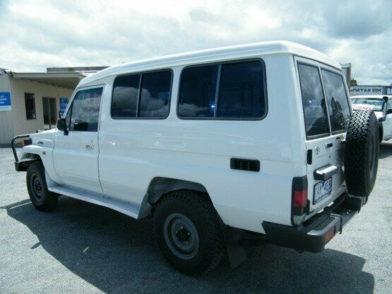 2001 TOYOTA LANDCRUISER Troopcarrier HZJ78R
