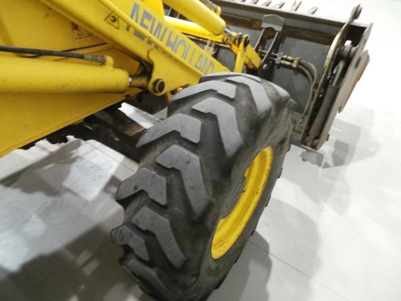 2003 NEW HOLLAND LB90