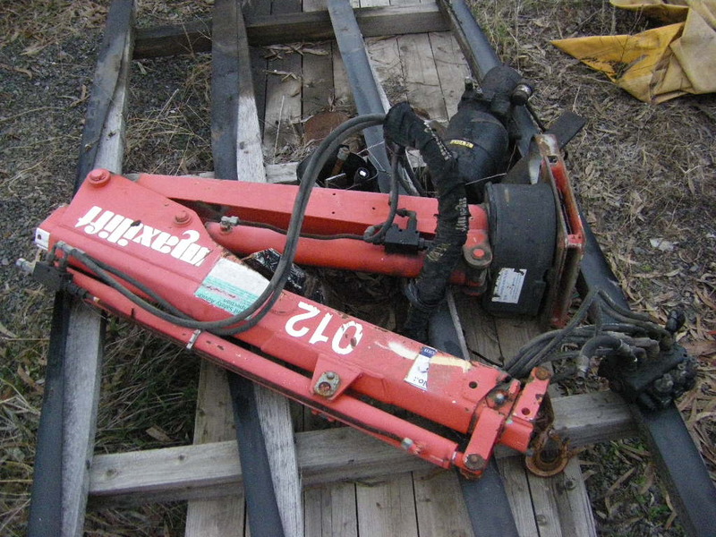 SMALL ELECTRIC HIAB 2783