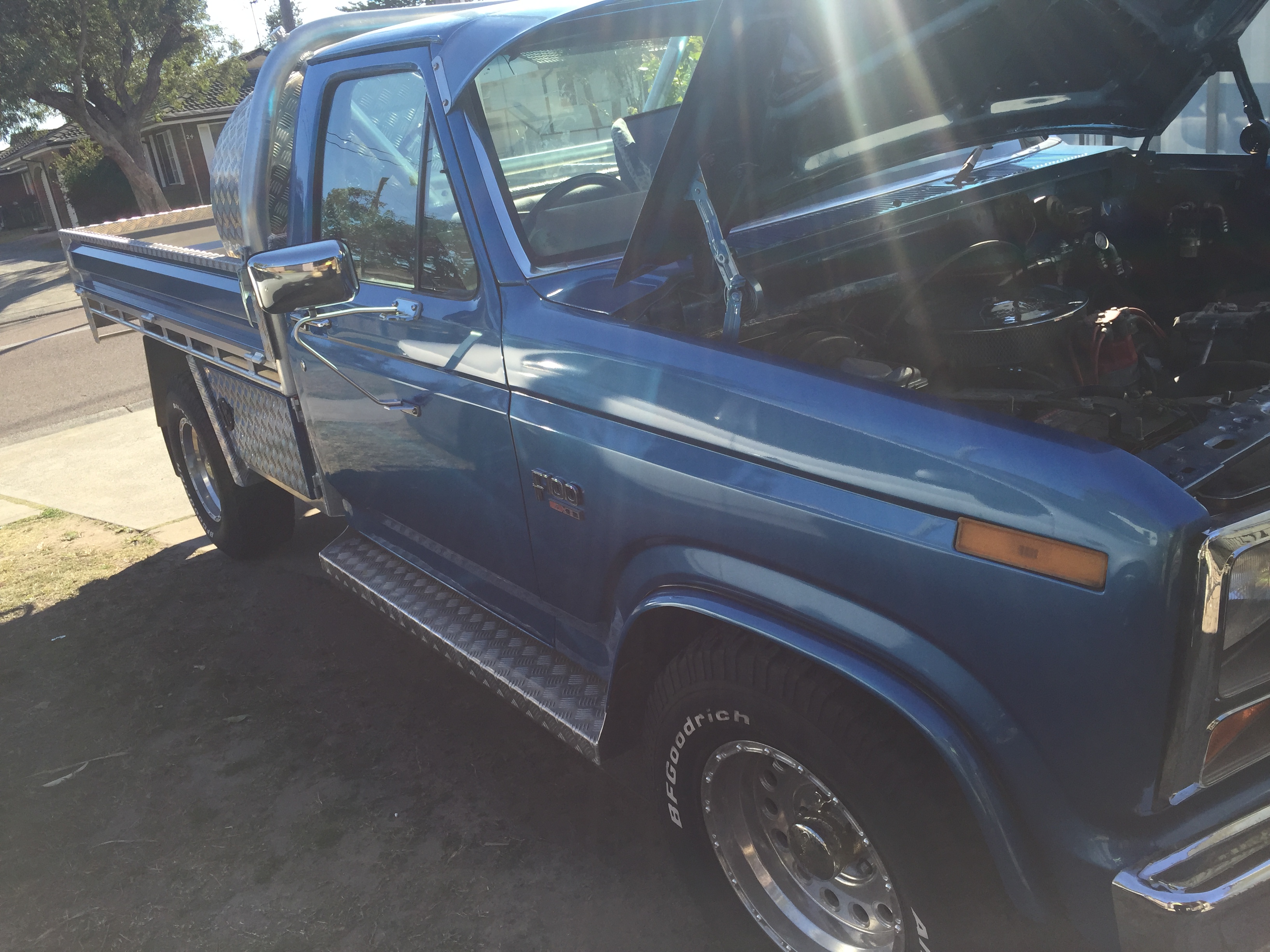 1985 FORD F100 3 SP AUTOMATIC UTILITY FUEL INJECTED