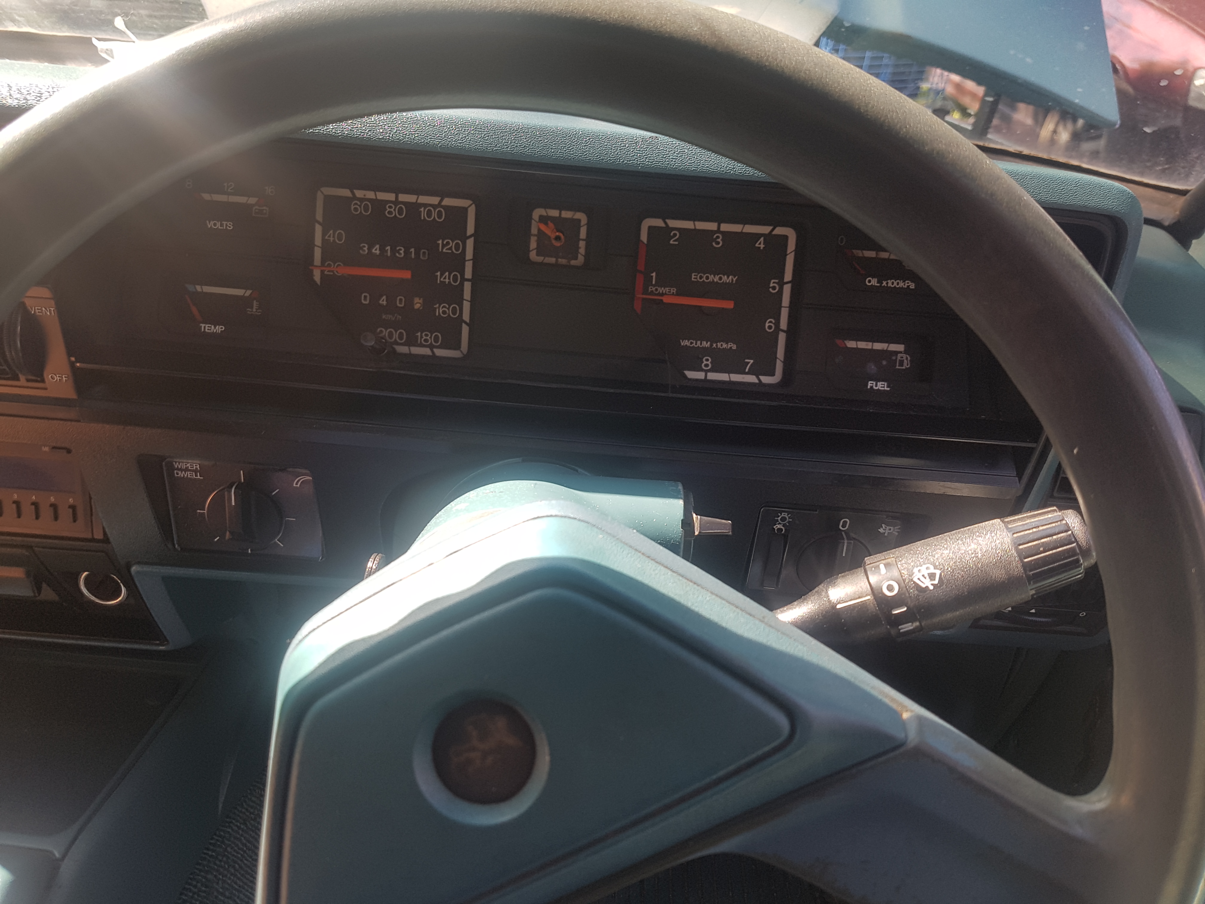 1985 HOLDEN COMMODORE VK 4D SEDAN