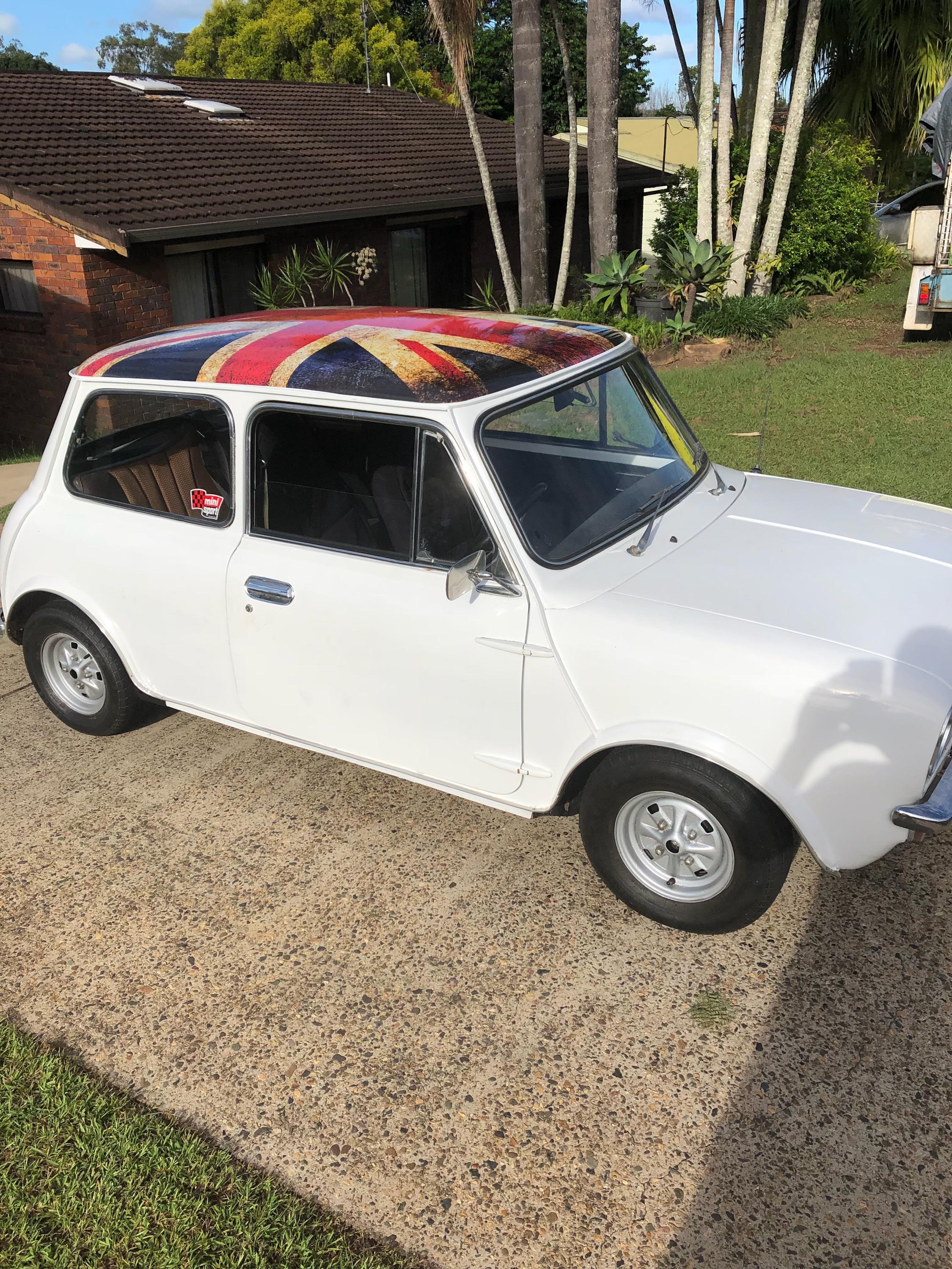 1975 LEYLAND MINI 2D SEDAN