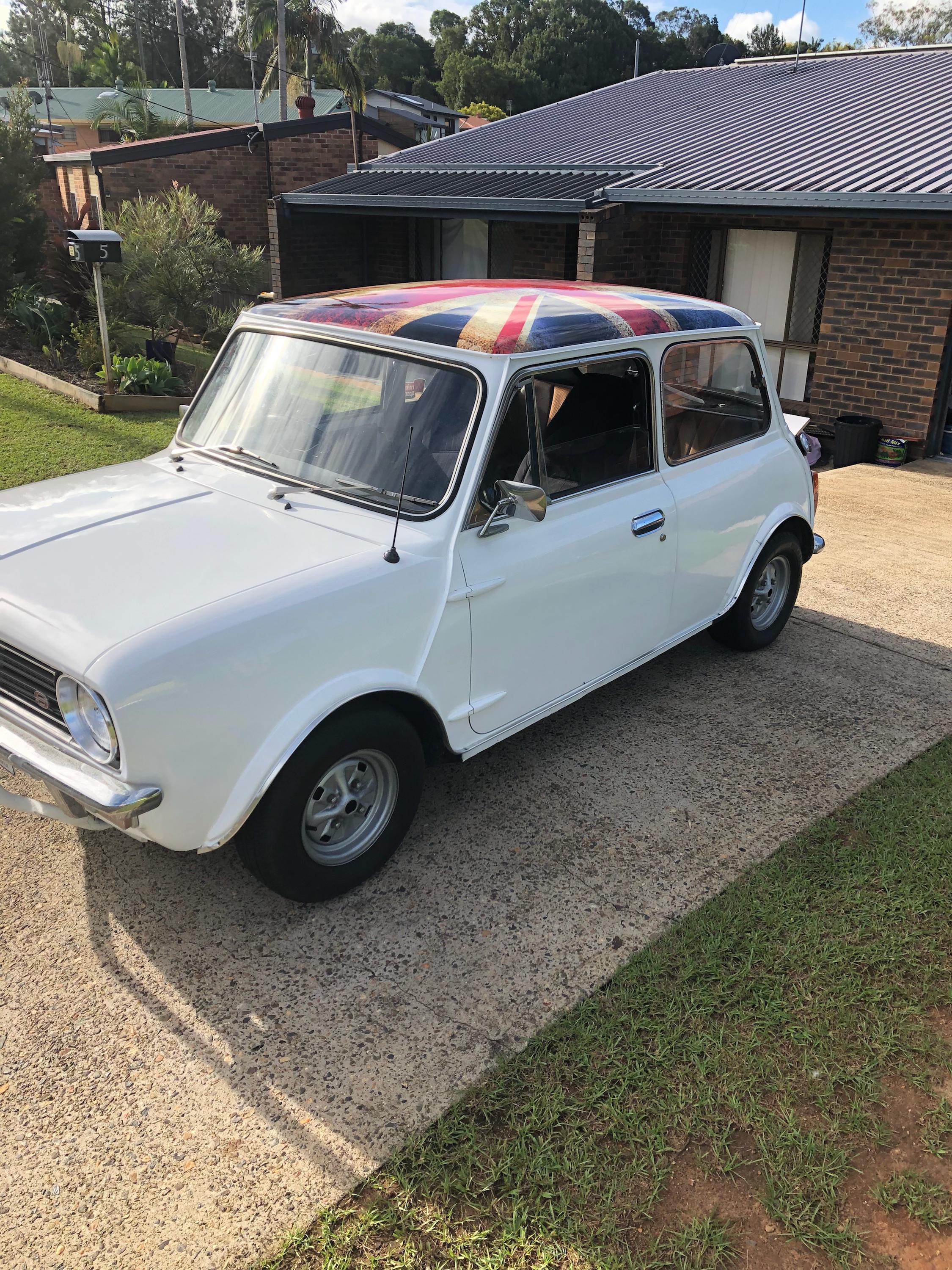 1975 LEYLAND MINI 2D SEDAN