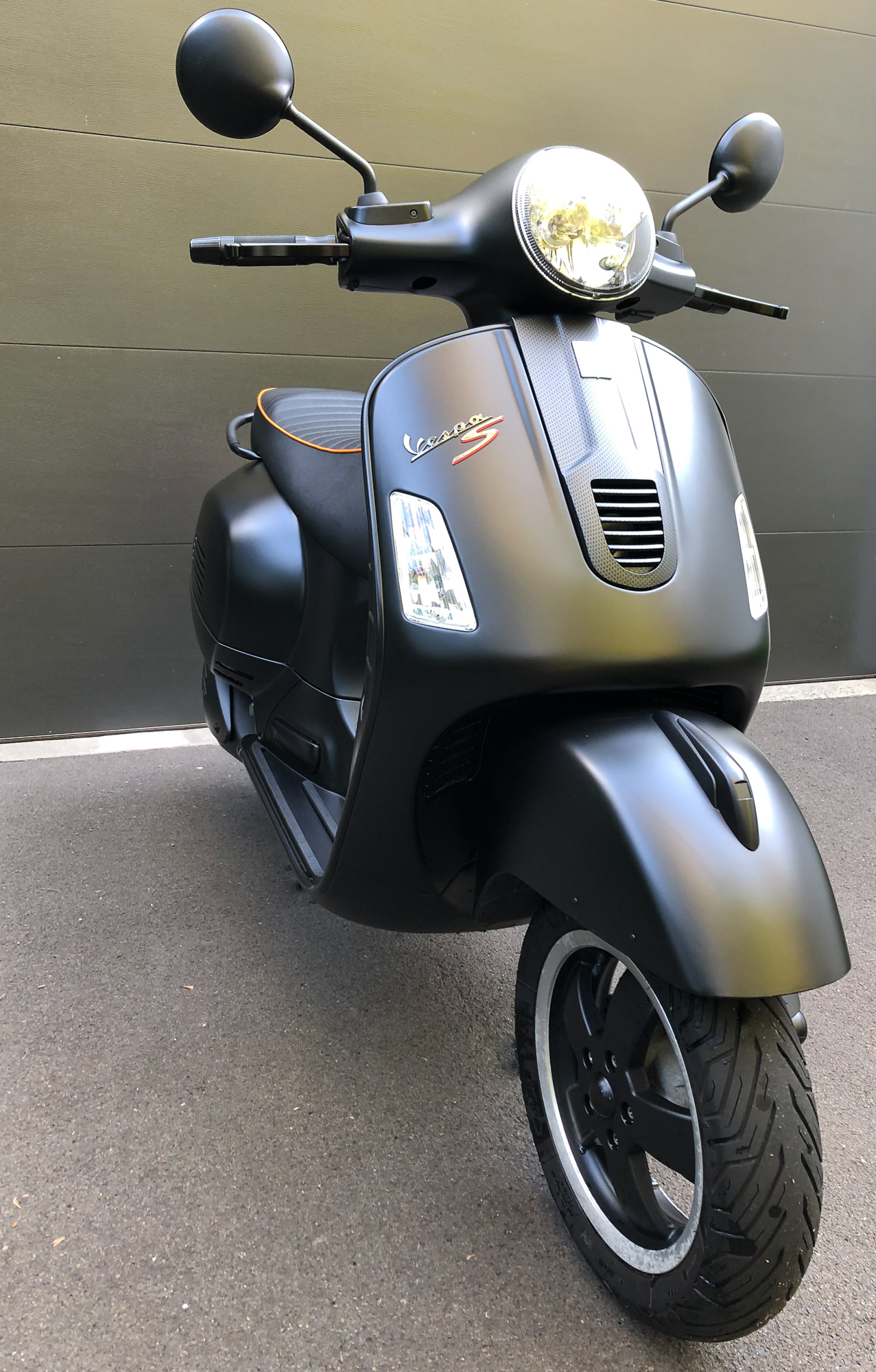 2013 VESPA GTS SUPER SPORT SCOOTER