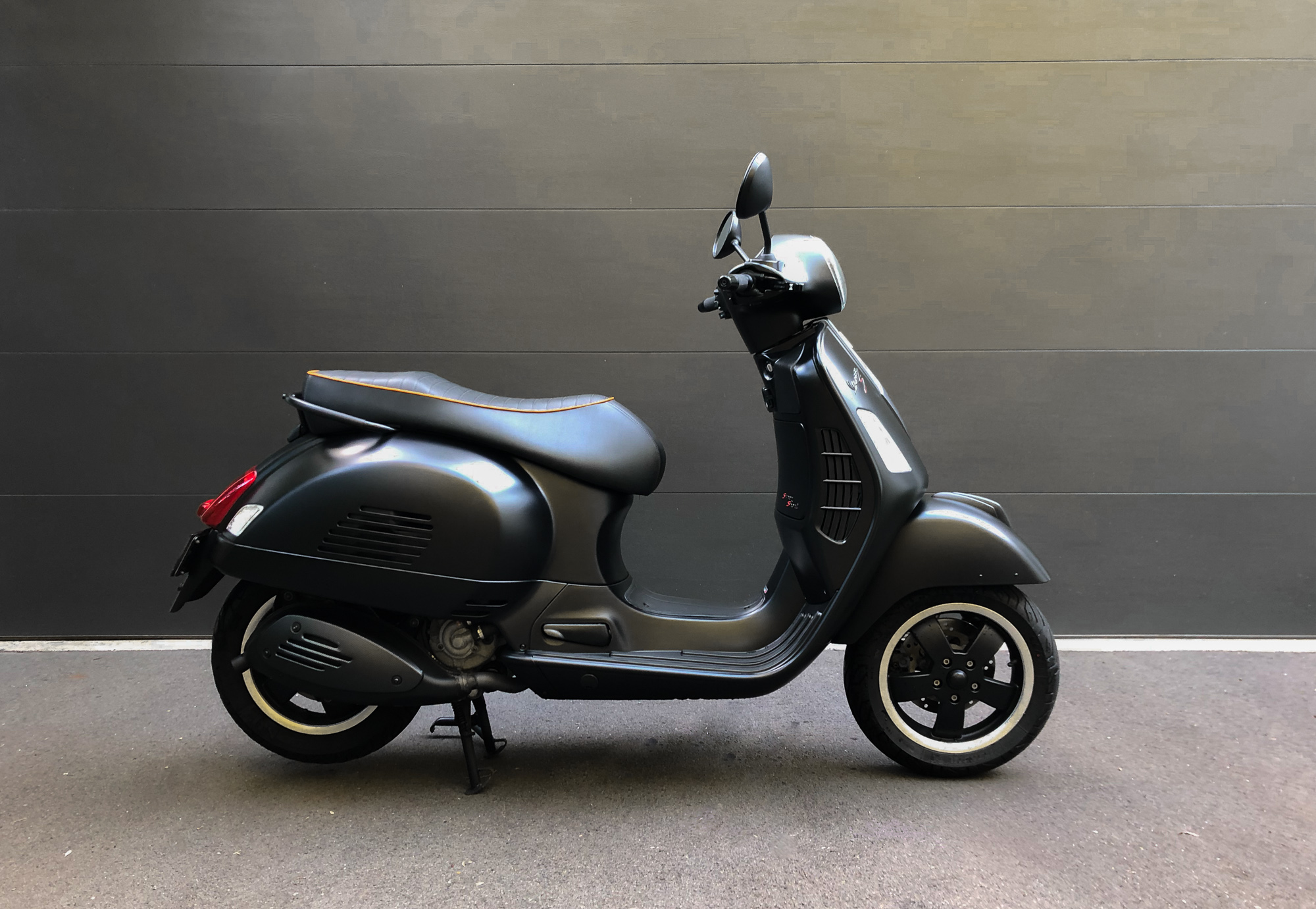 2013 VESPA GTS SUPER SPORT SCOOTER
