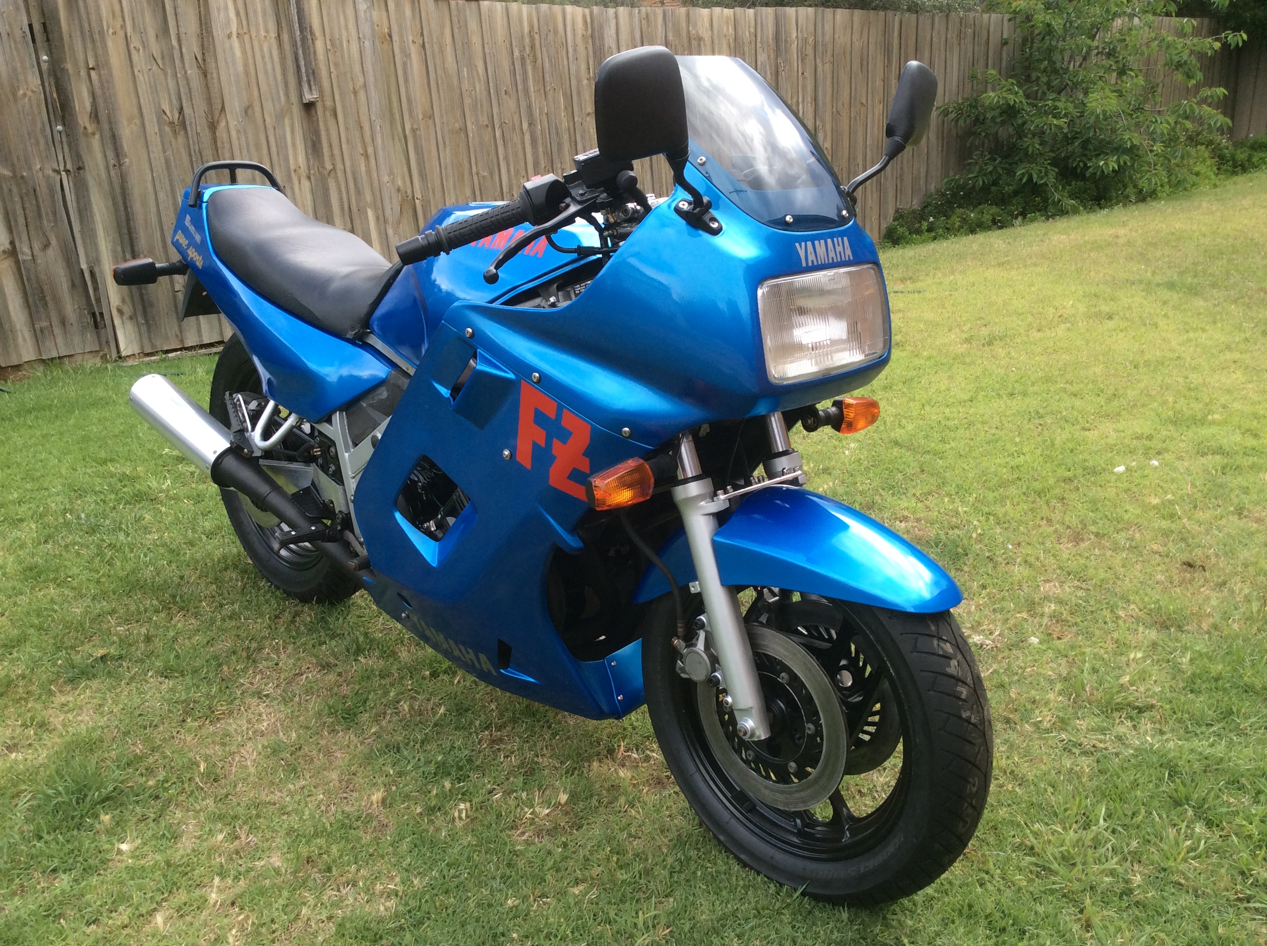 1986 YAMAHA FZ750 ROAD