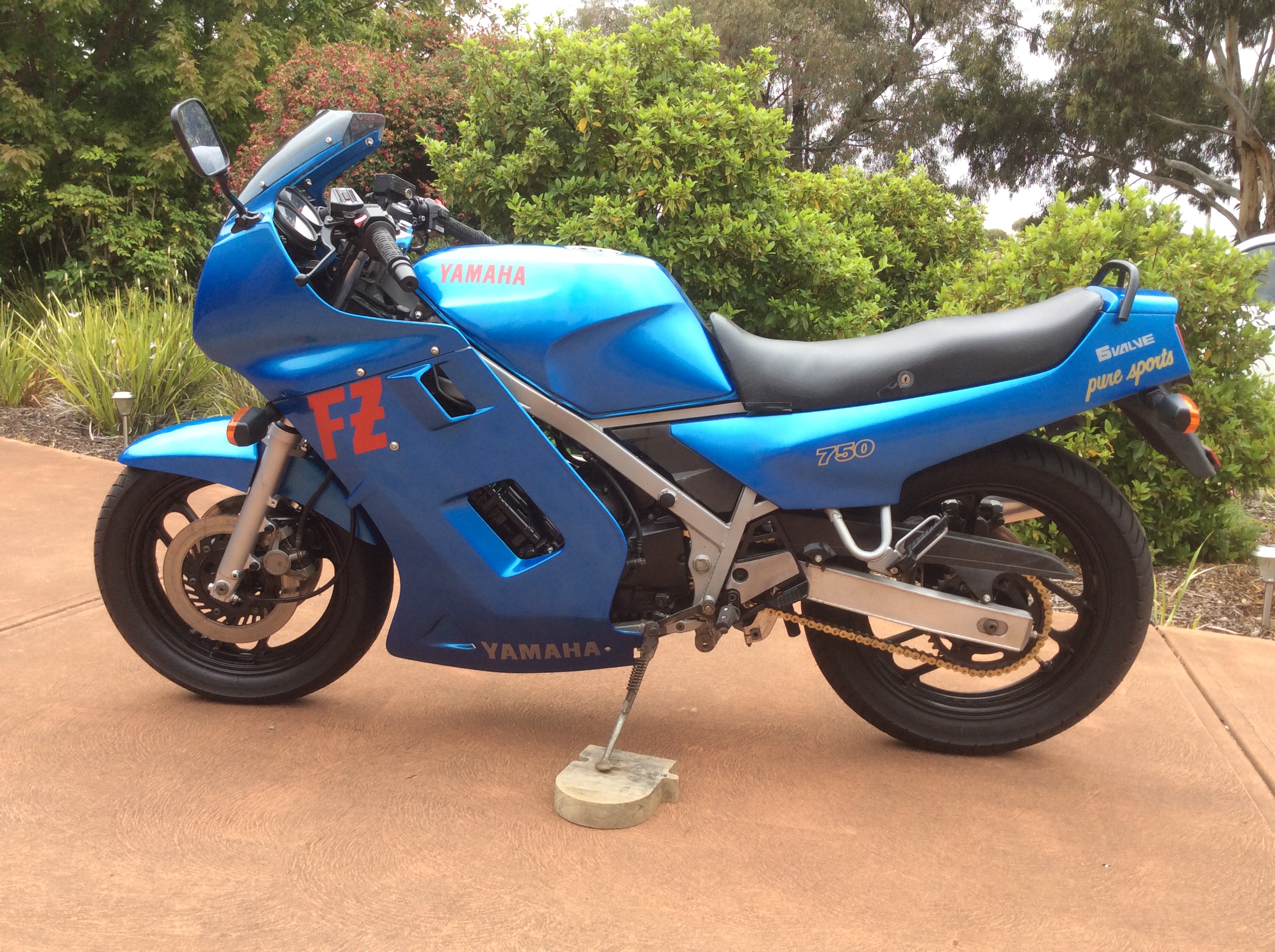 1986 YAMAHA FZ750 ROAD