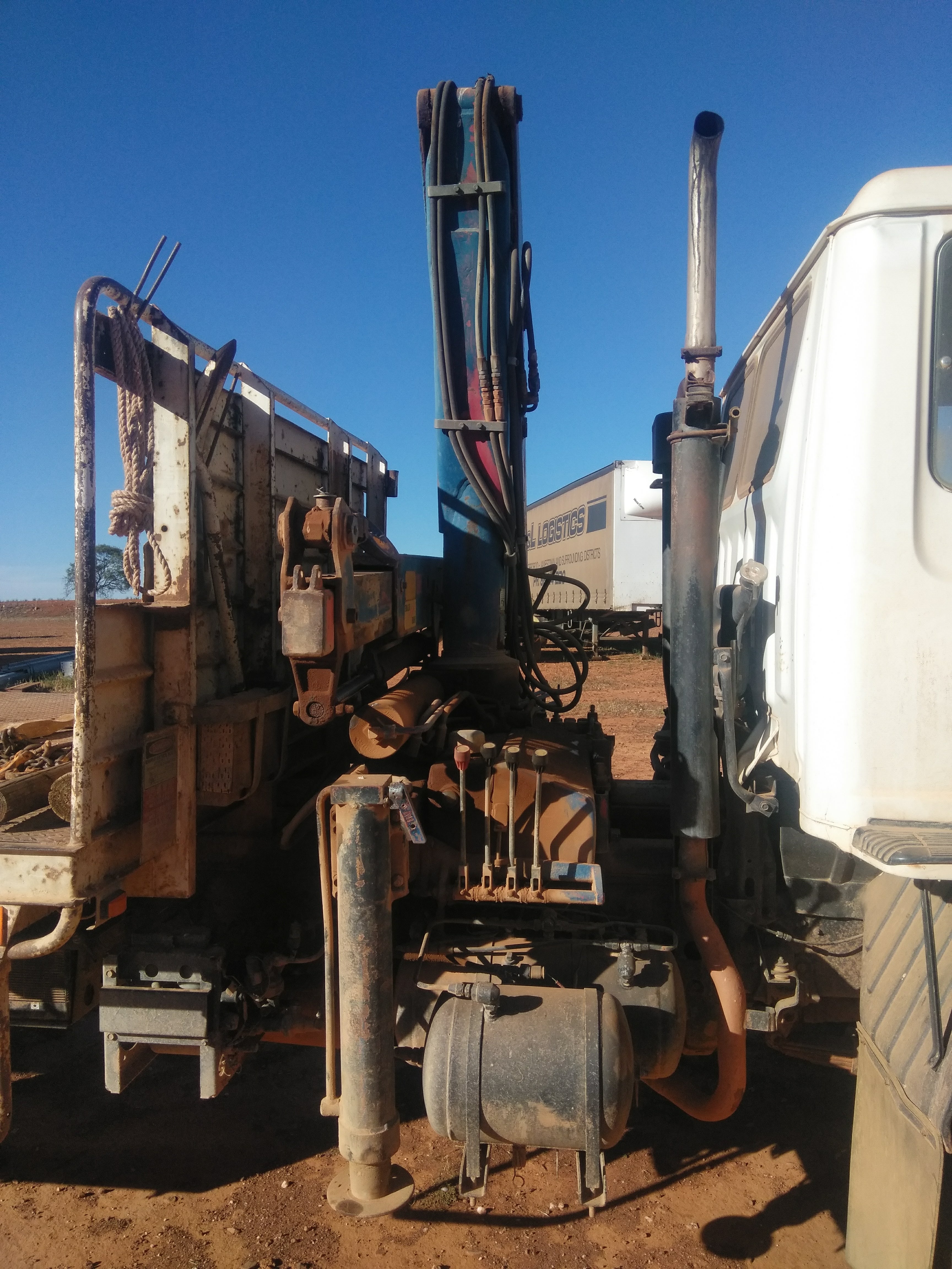 1986 HINO FF177K CRANE TRUCK