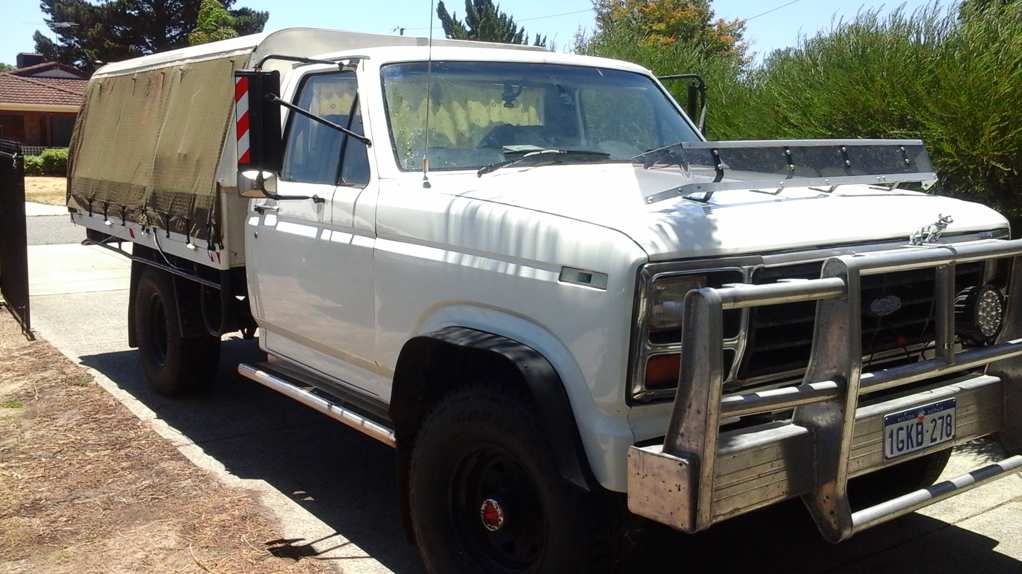 1983 FORD F350 (4x4)