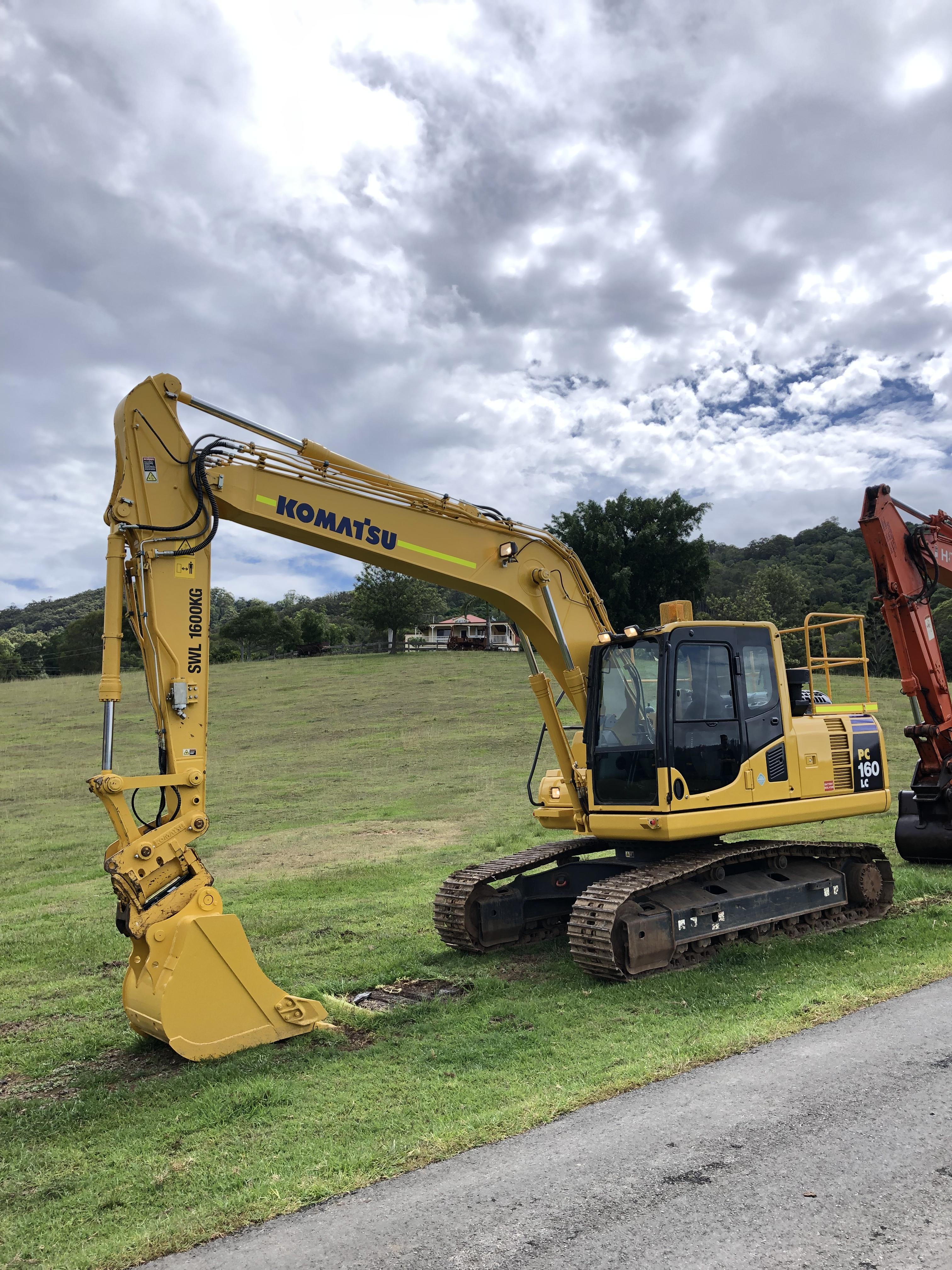 2016 KOMATSU PC160LC-8