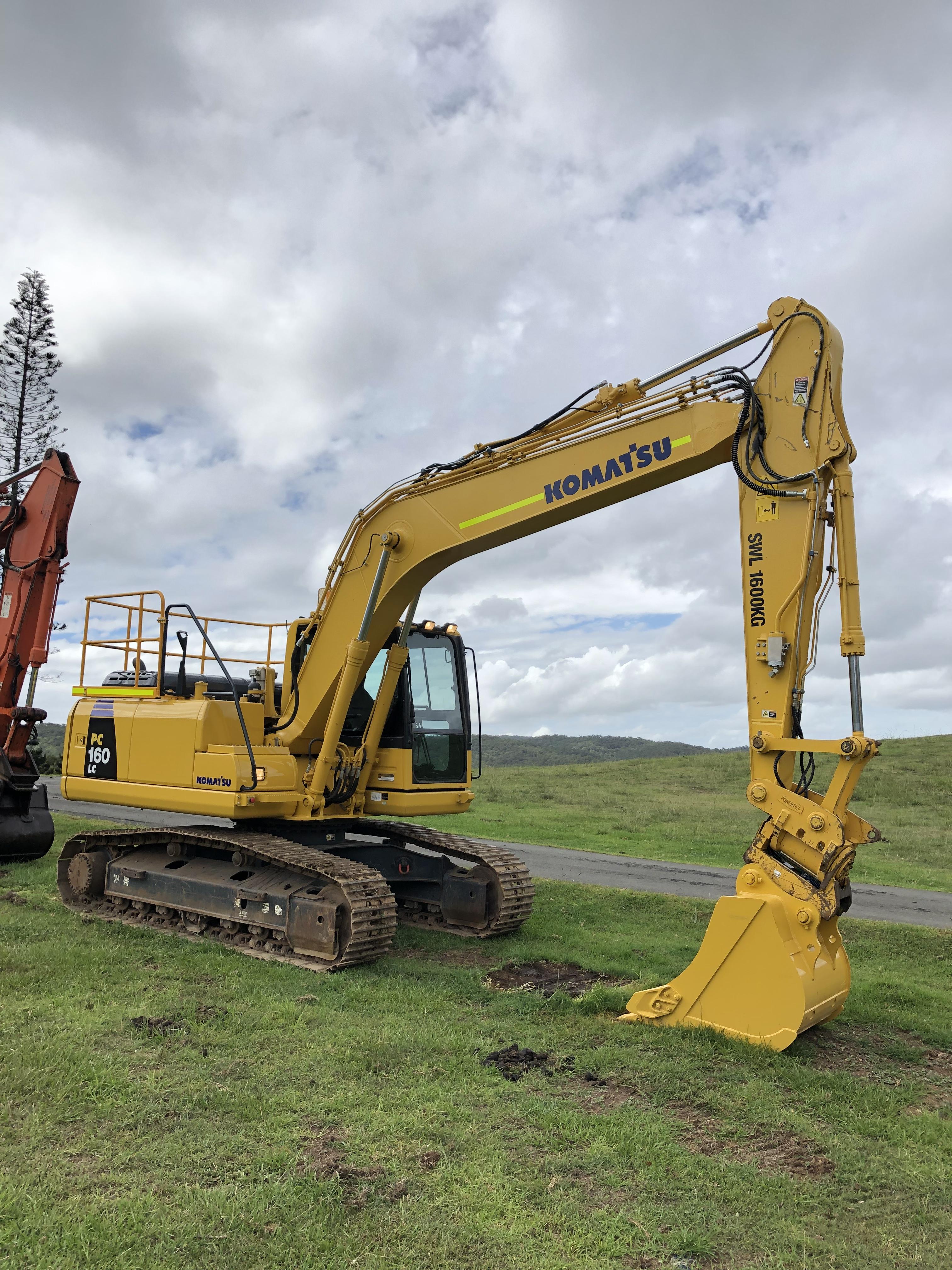 2016 KOMATSU PC160LC-8