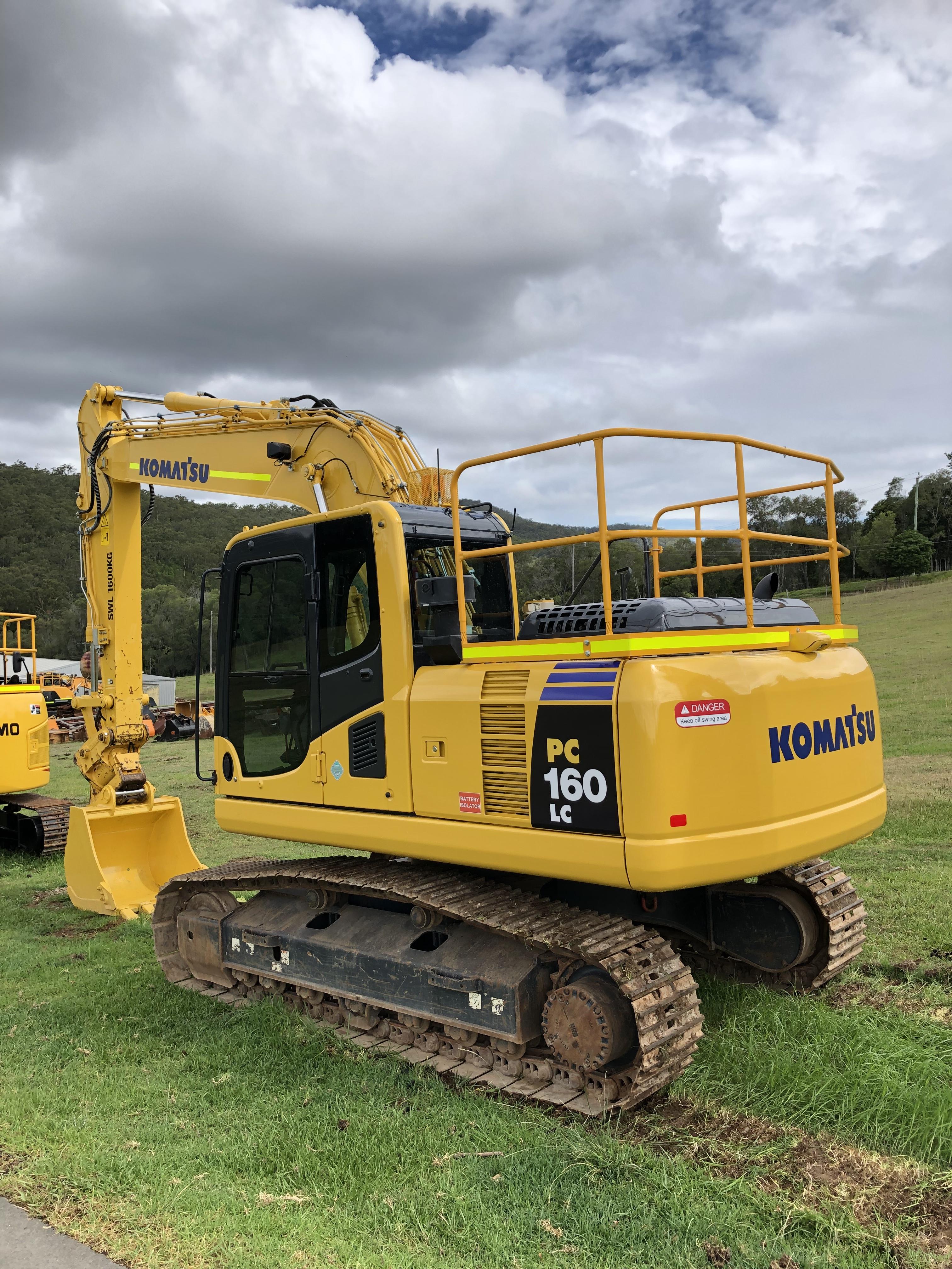 2016 KOMATSU PC160LC-8