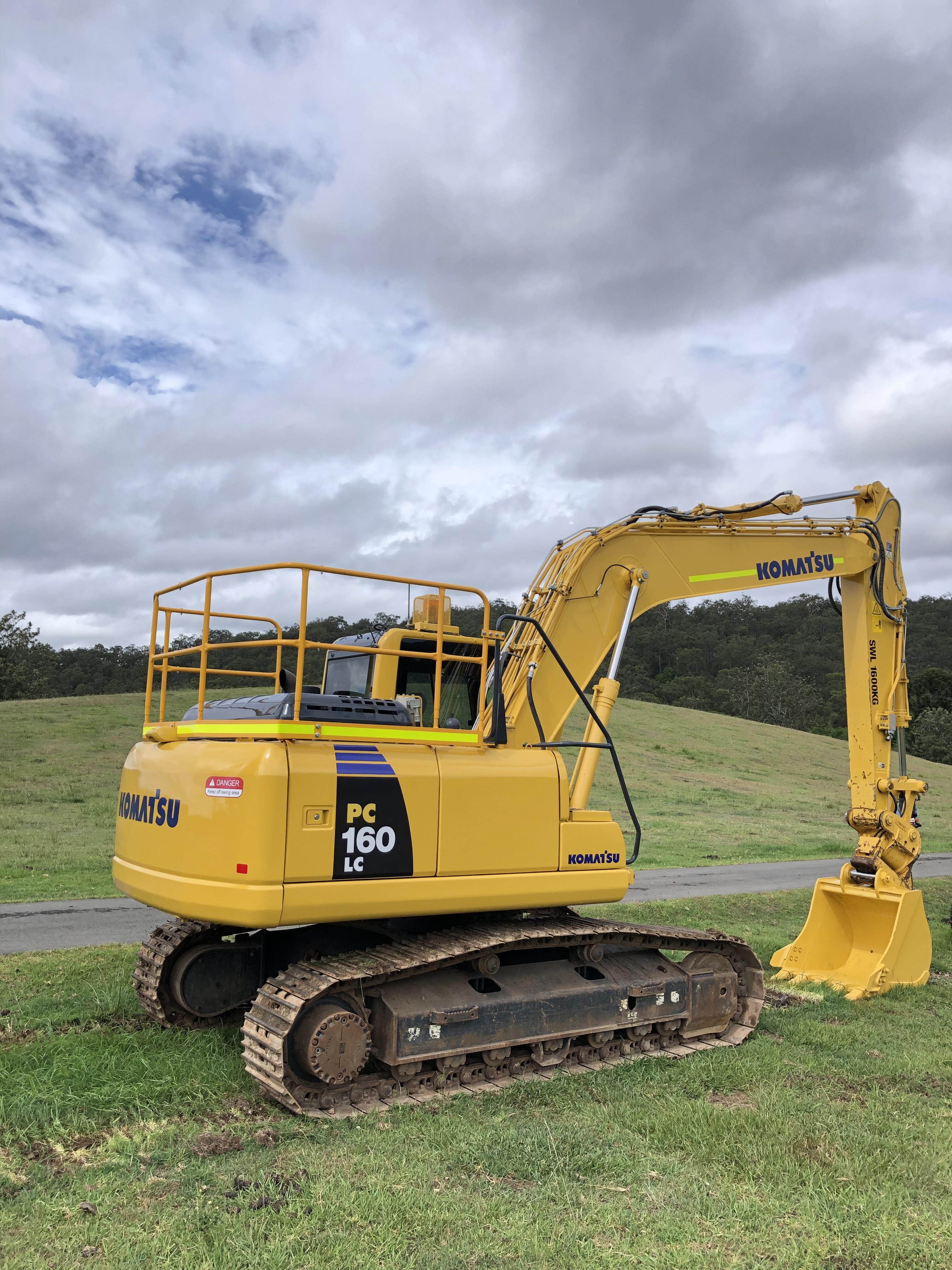 2016 KOMATSU PC160LC-8