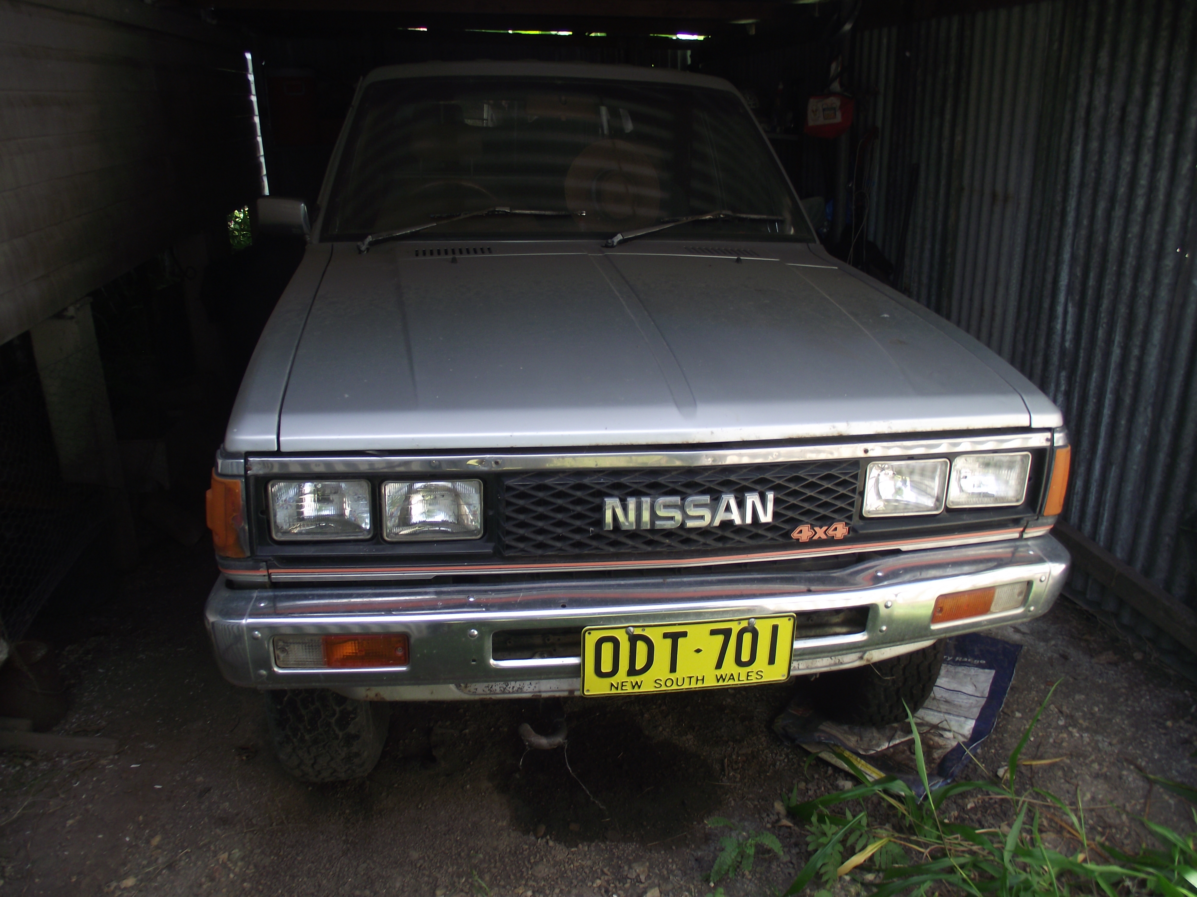 1985 NISSAN 720 4x4 DUAL CAB P/UP 