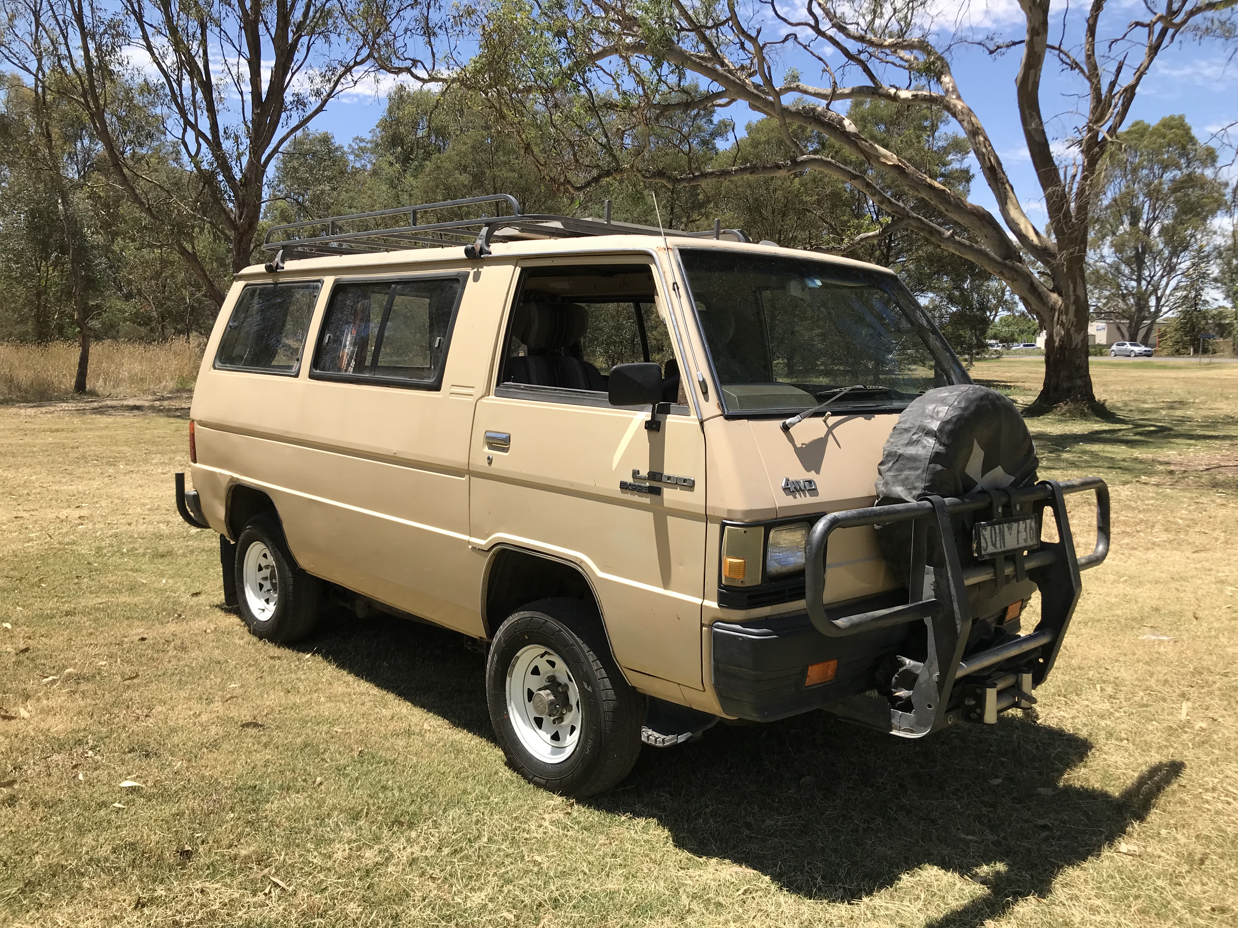 1984 MITSUBISHI L300 SD VAN 