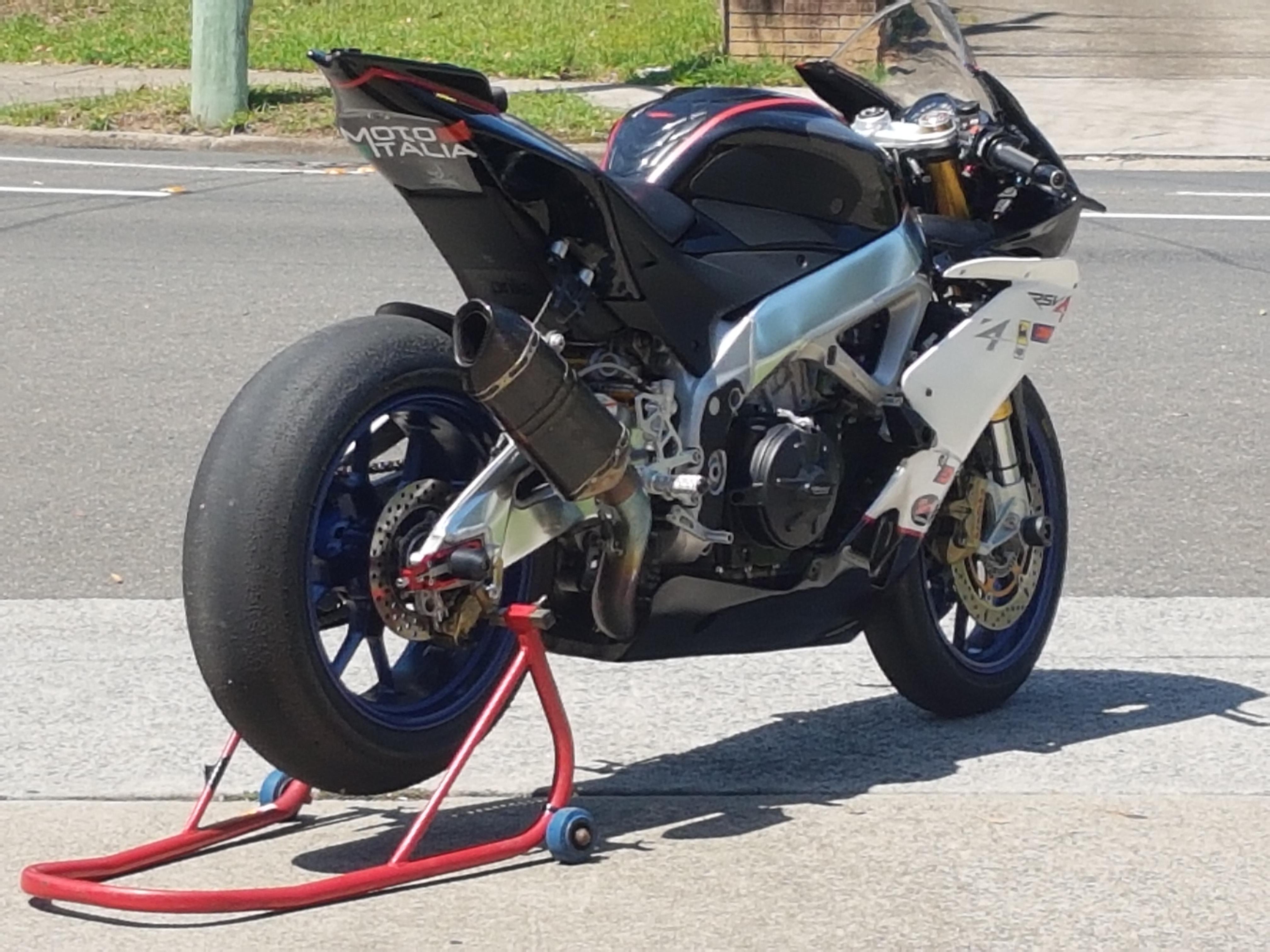 2012 APRILIA TUONO V4 R SPORTS