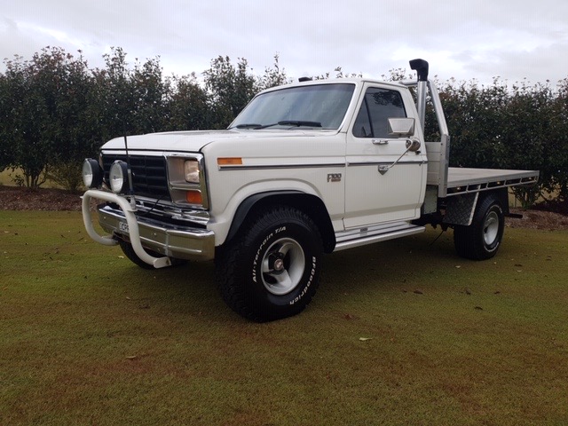 1986 FORD F100 3 SP AUTOMATIC 4X4 UTILITY FUEL INJECTED