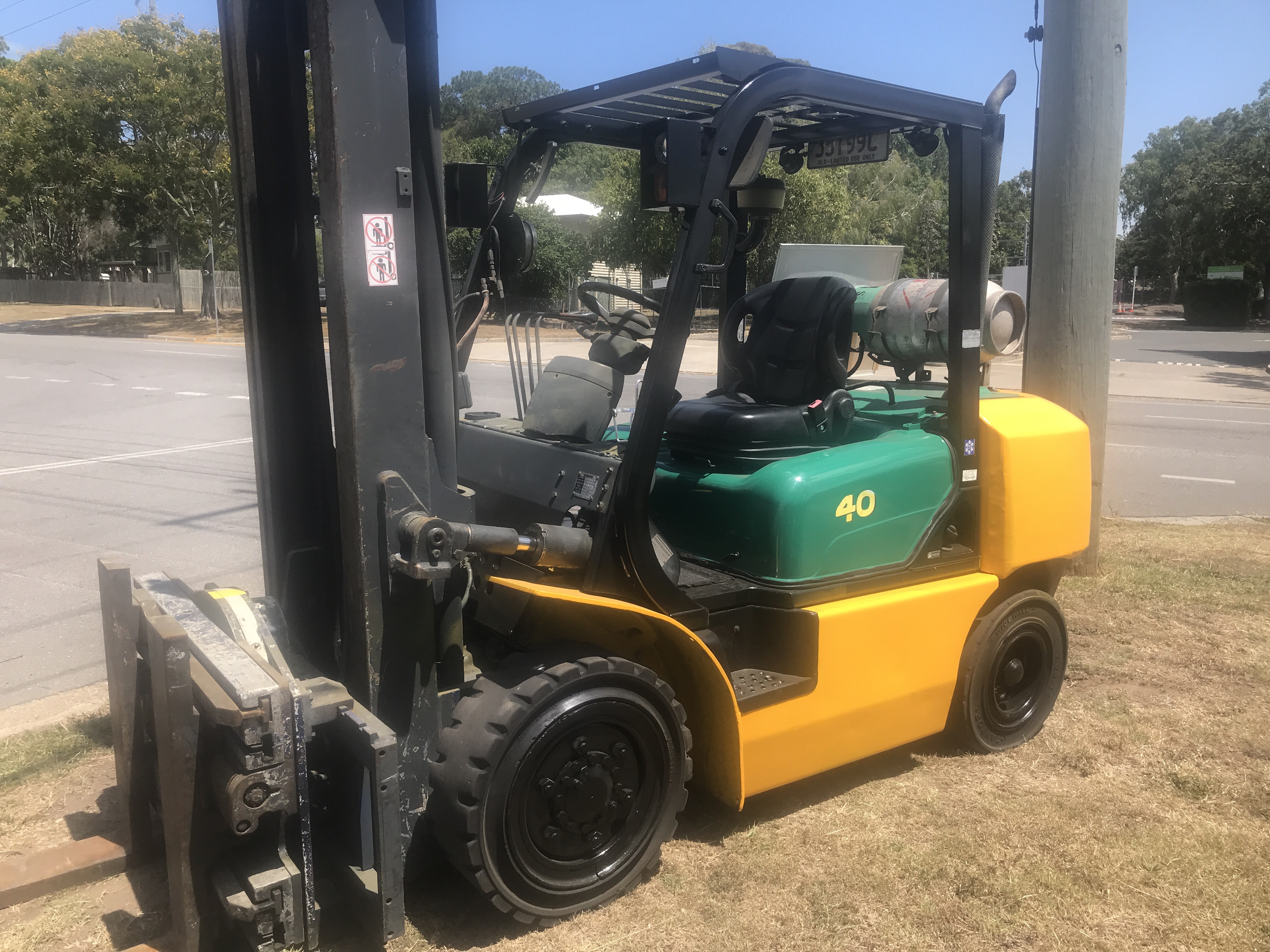 KOMATSU FORK LIFT