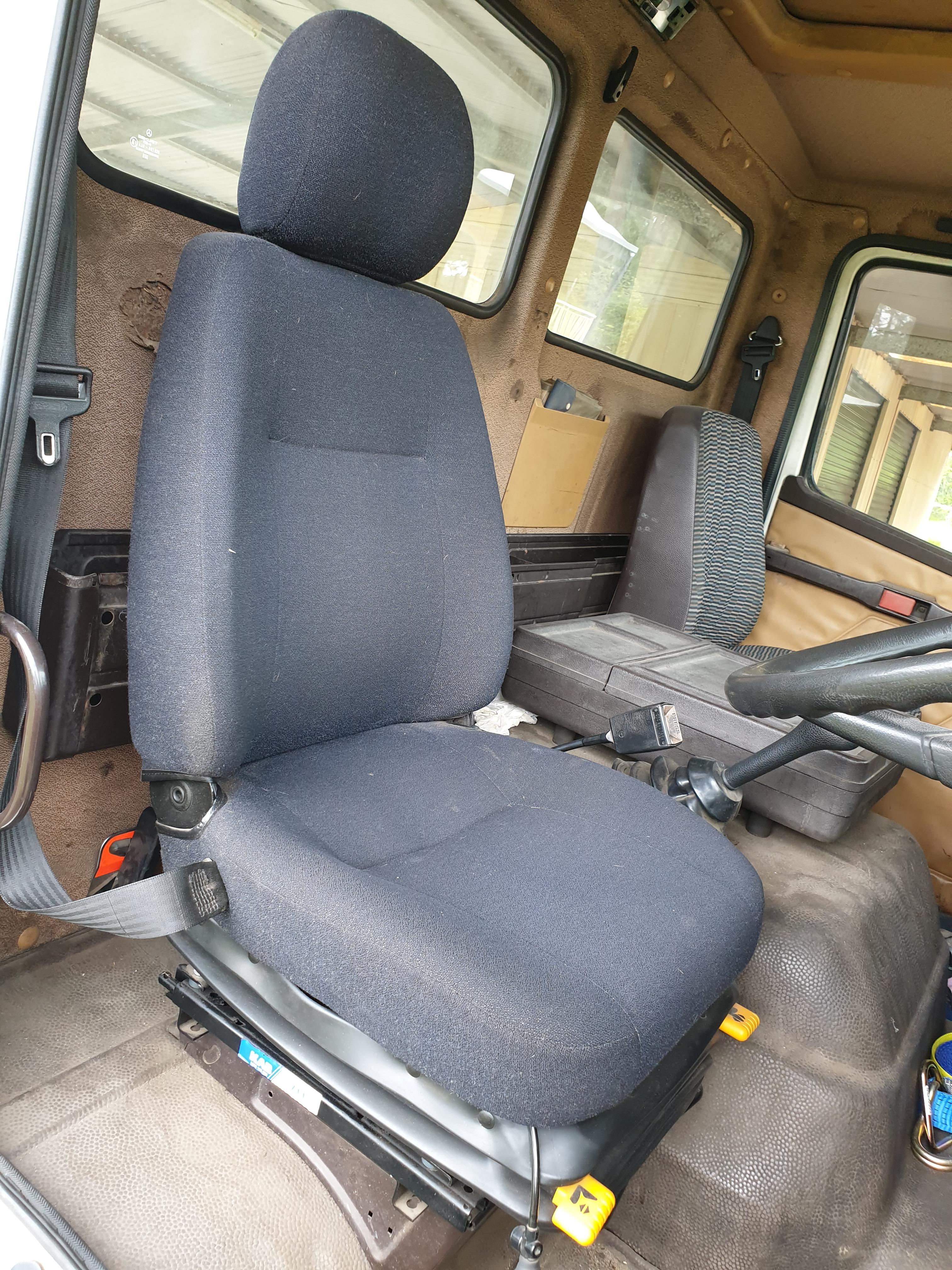 1993 MERCEDES-BENZ 1517/48 
