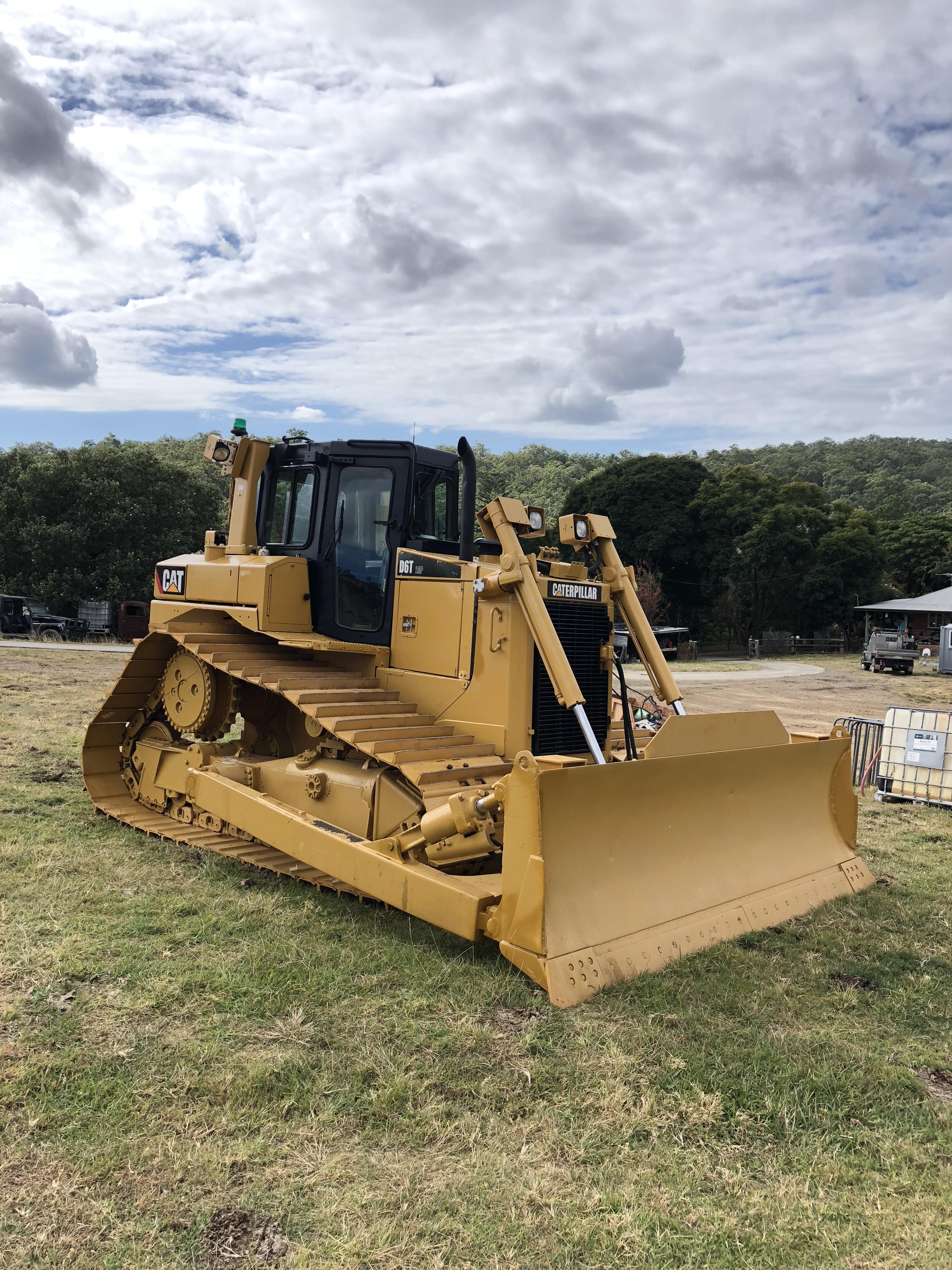 2011 CATERPILLAR D6T LGP