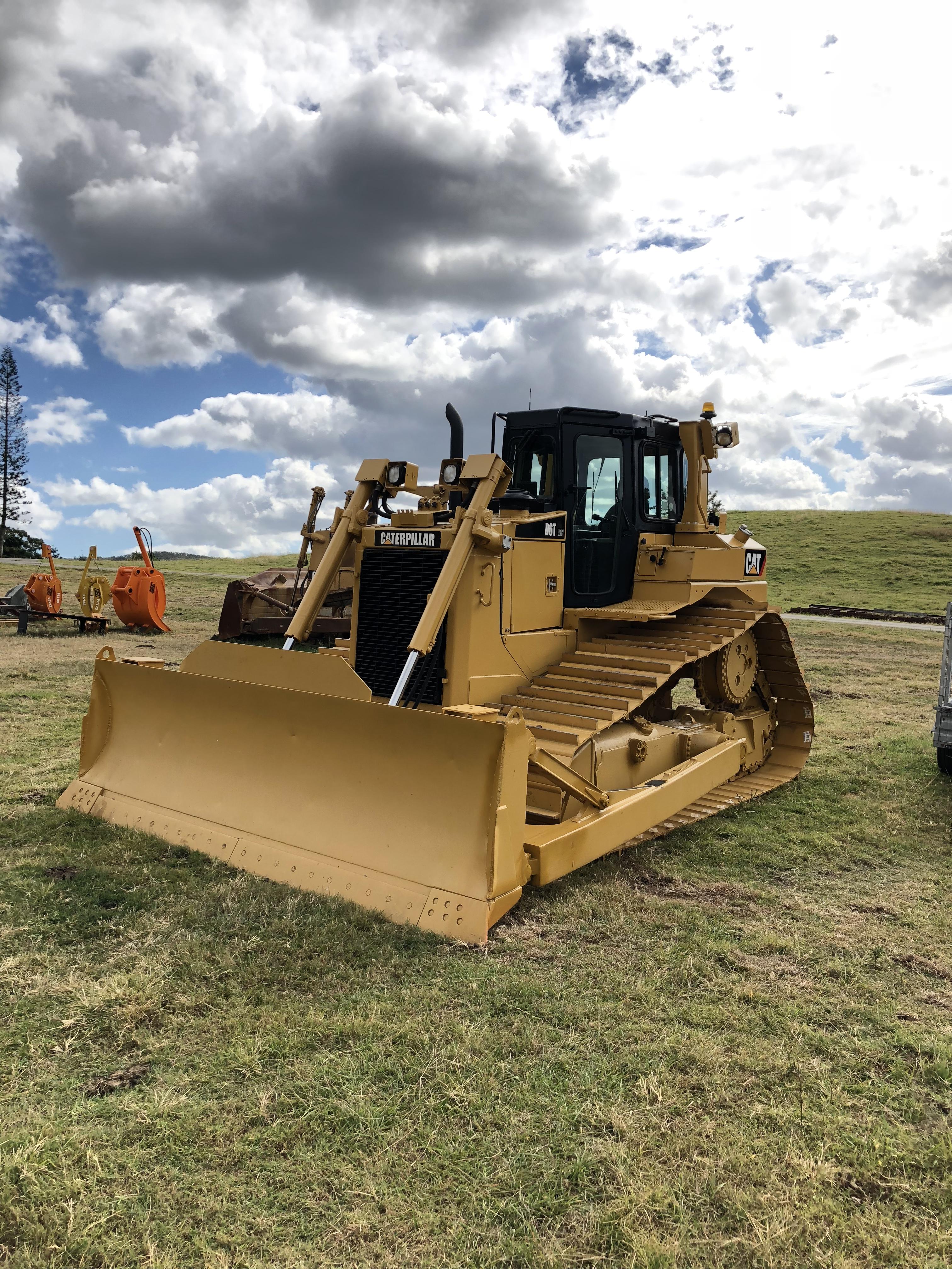 2011 CATERPILLAR D6T LGP