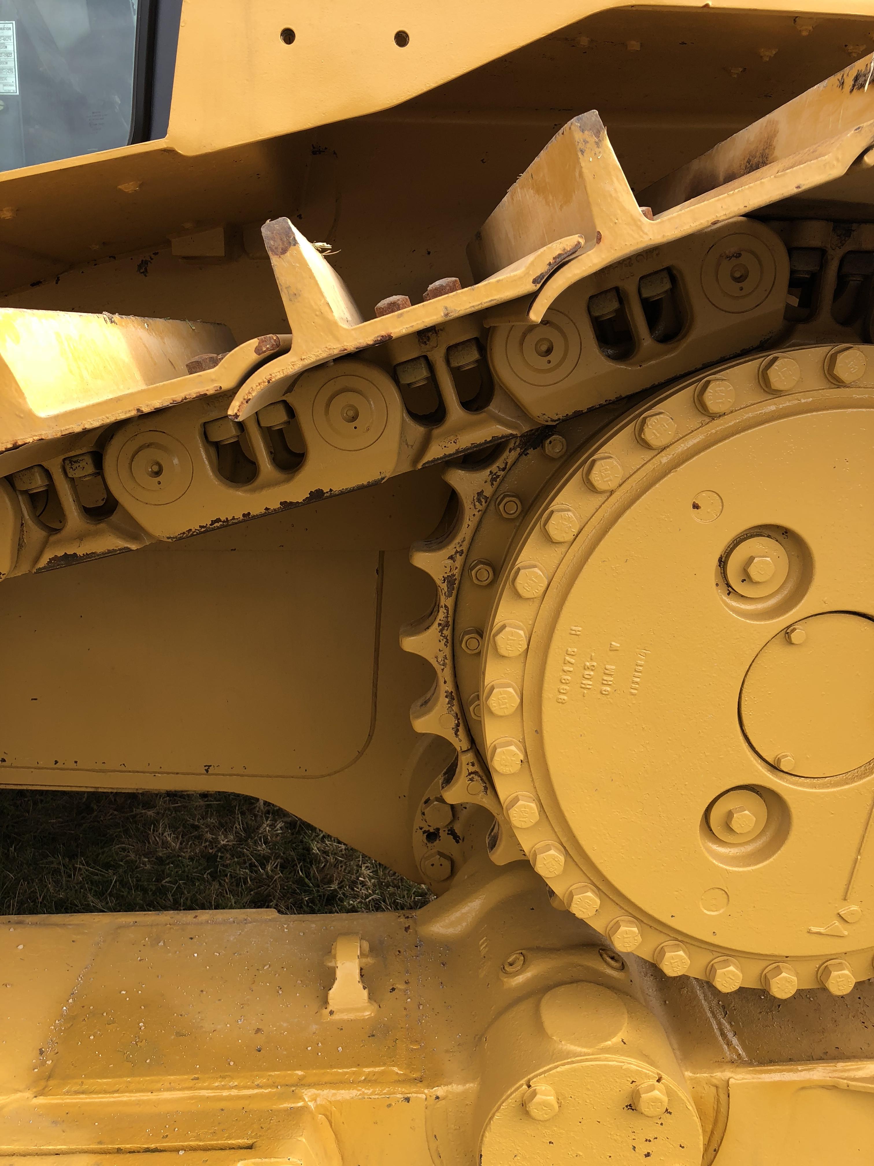 2011 CATERPILLAR D6T LGP