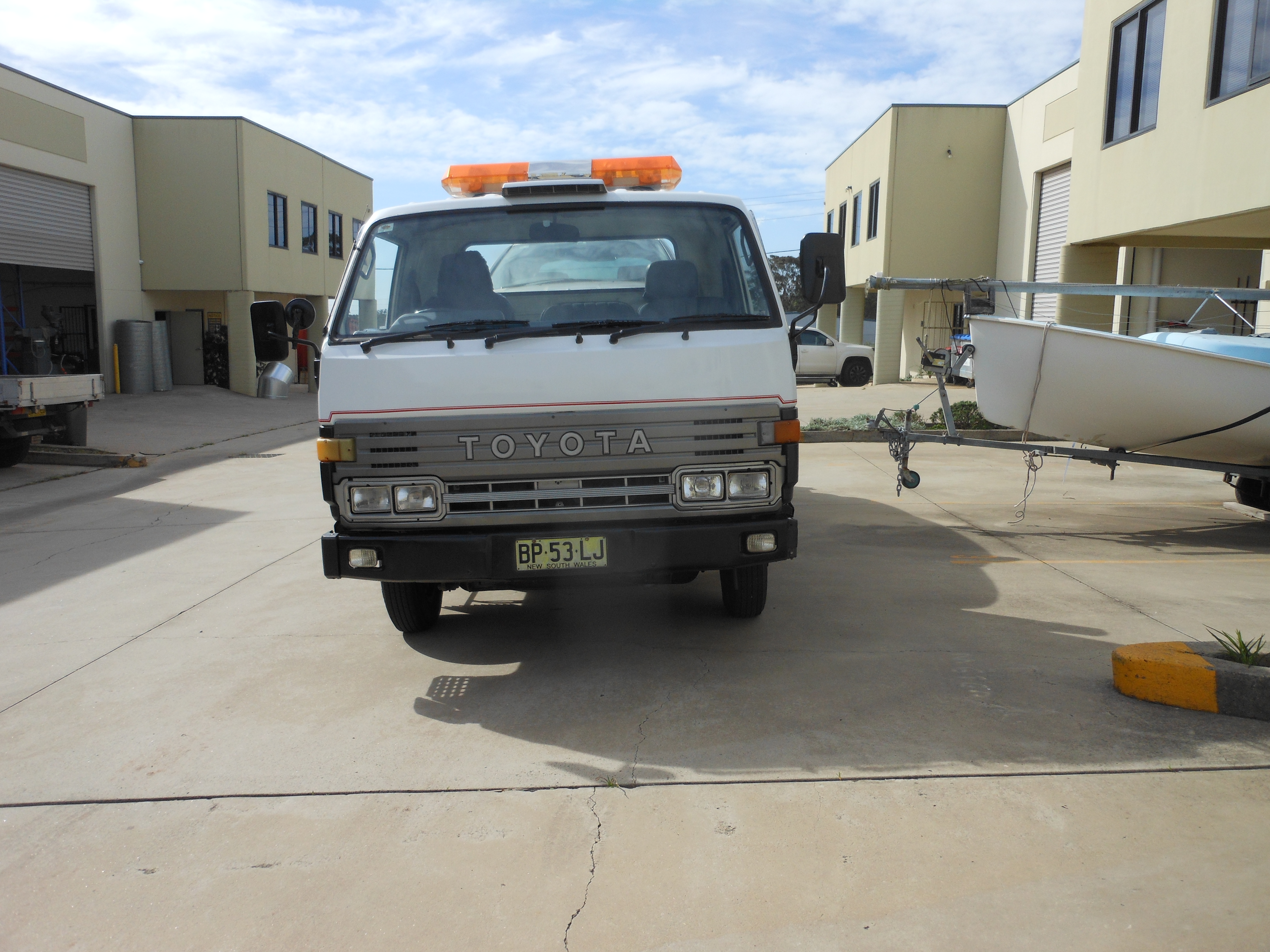 1989 TOYOTA DYNA TILT TRAY