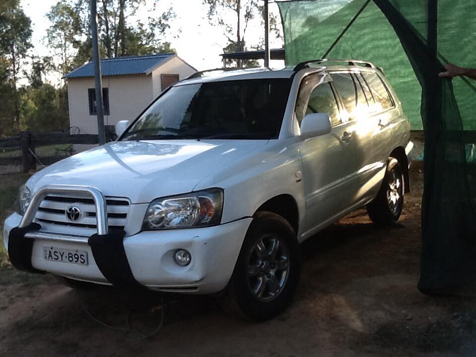 2004 TOYOTA KLUGER SUV 