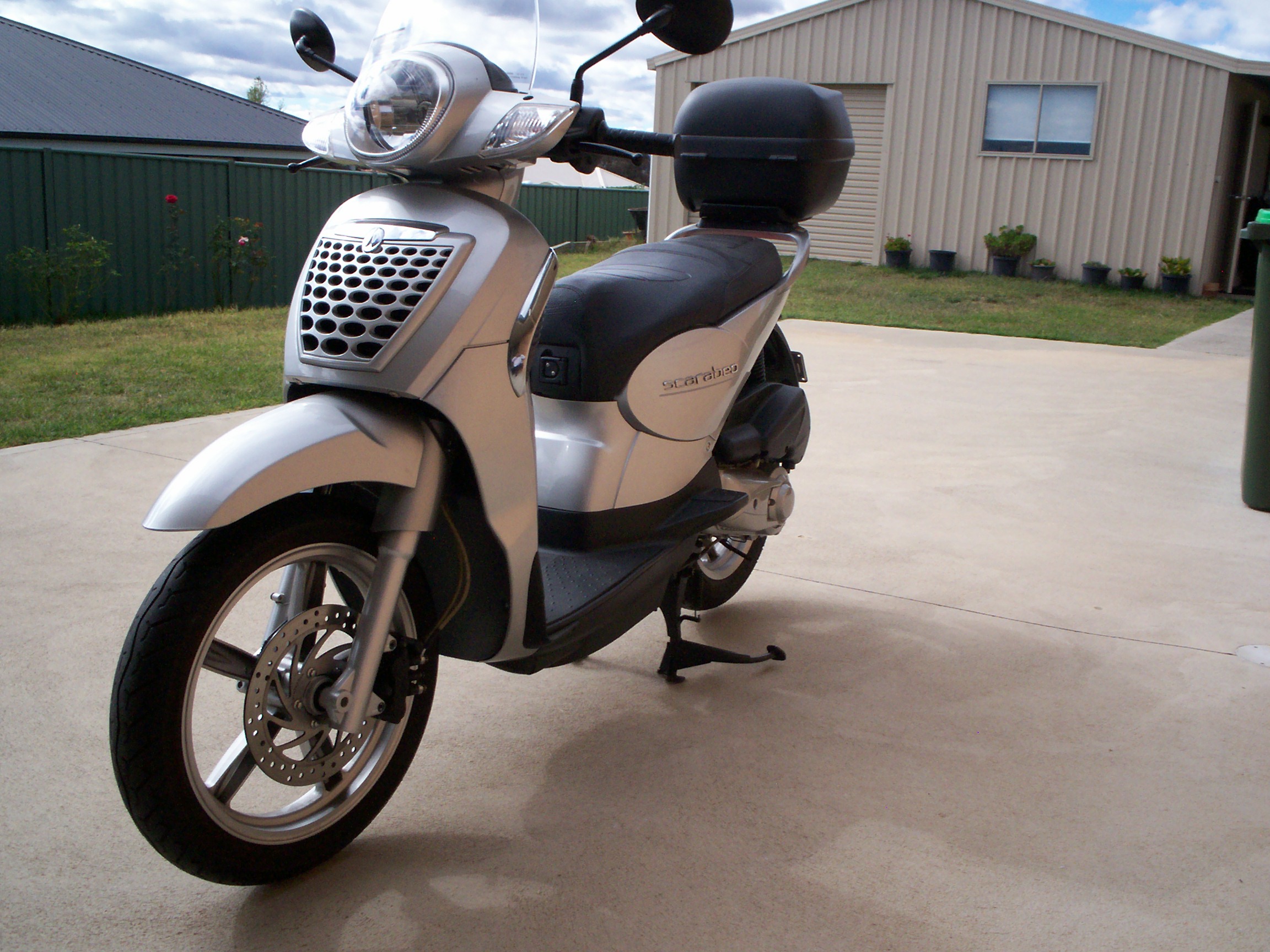 2010 APRILIA SCARABEO 200 SCOOTER