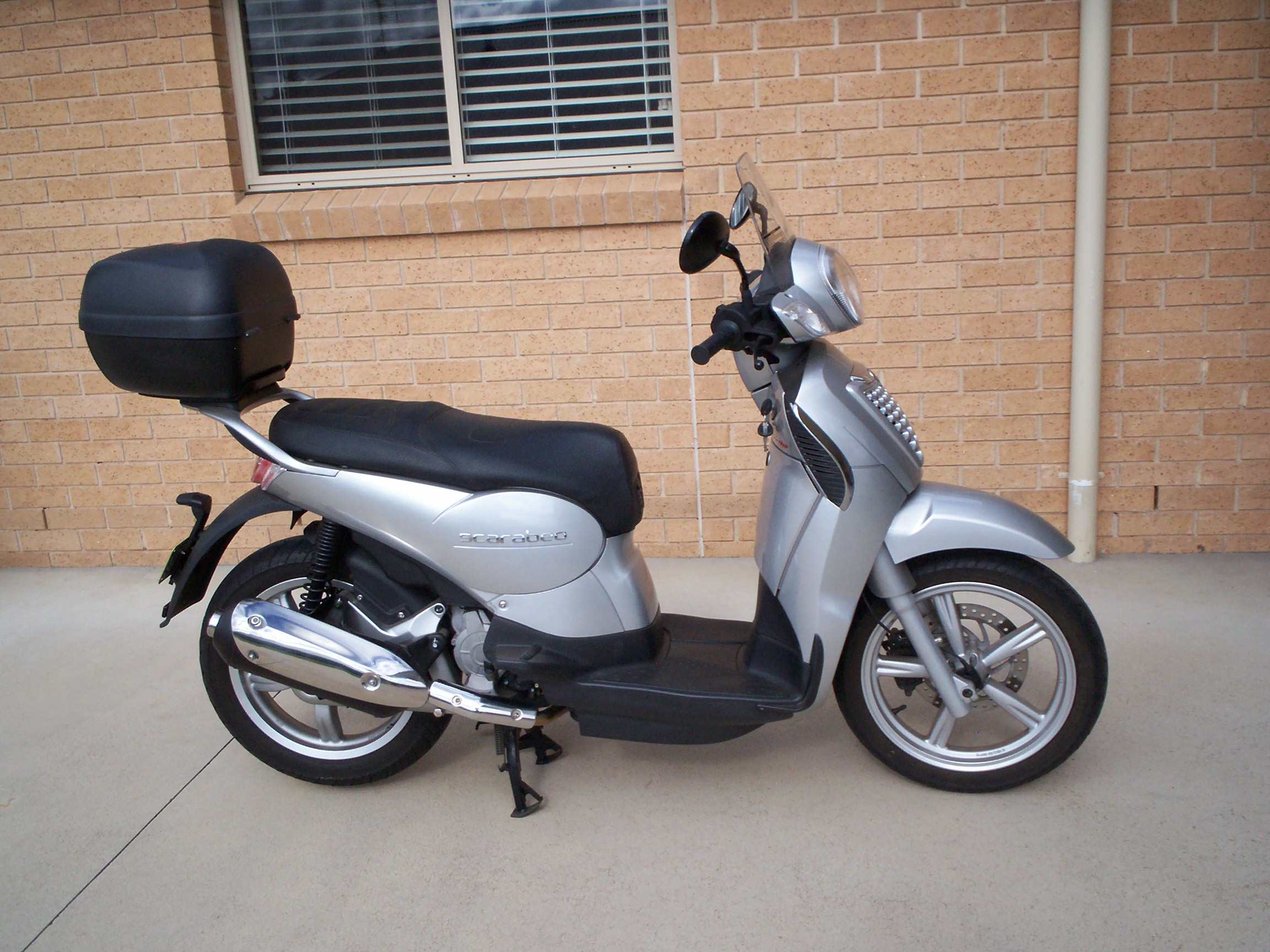2010 APRILIA SCARABEO 200 SCOOTER