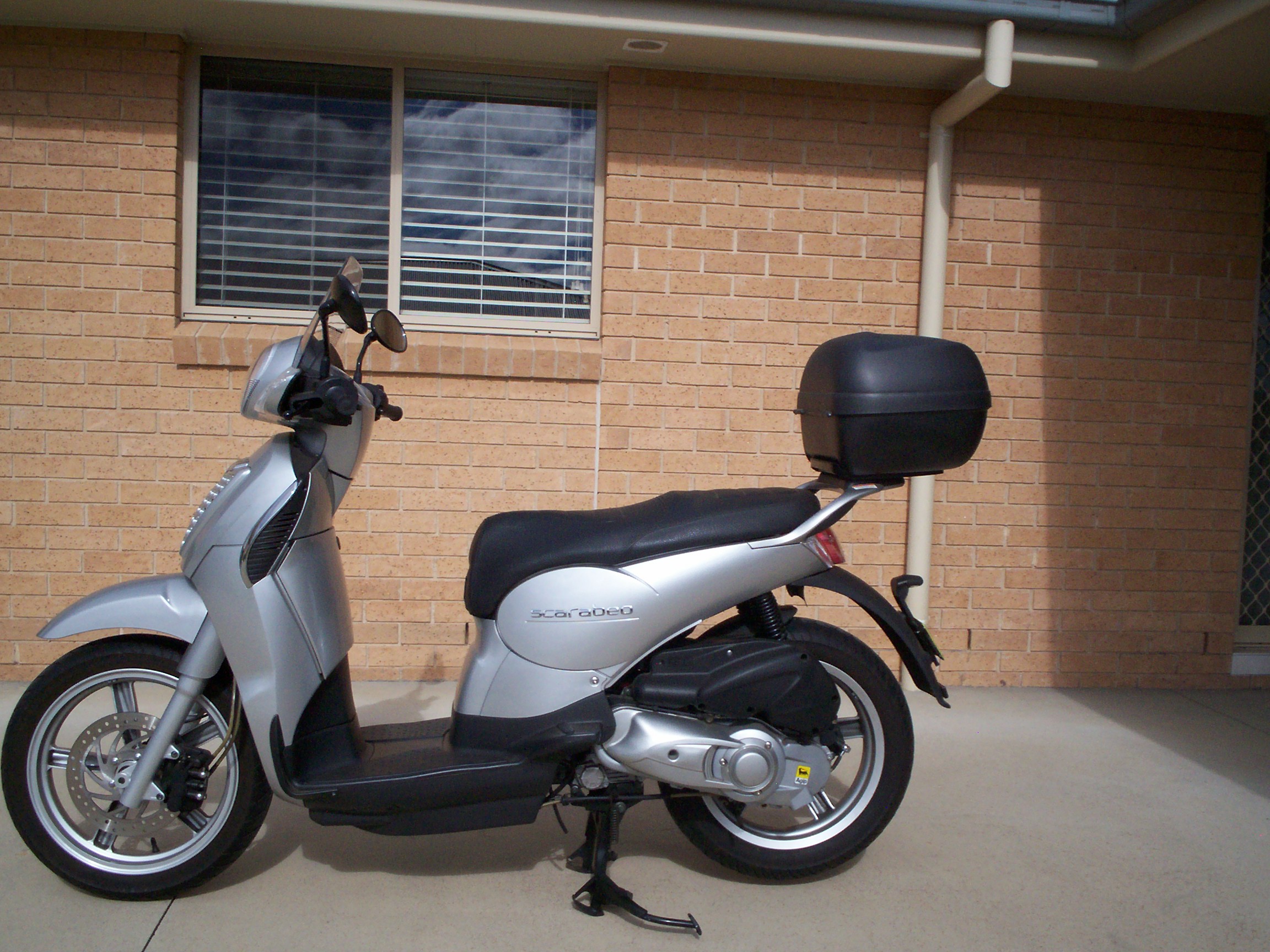 2010 APRILIA SCARABEO 200 SCOOTER
