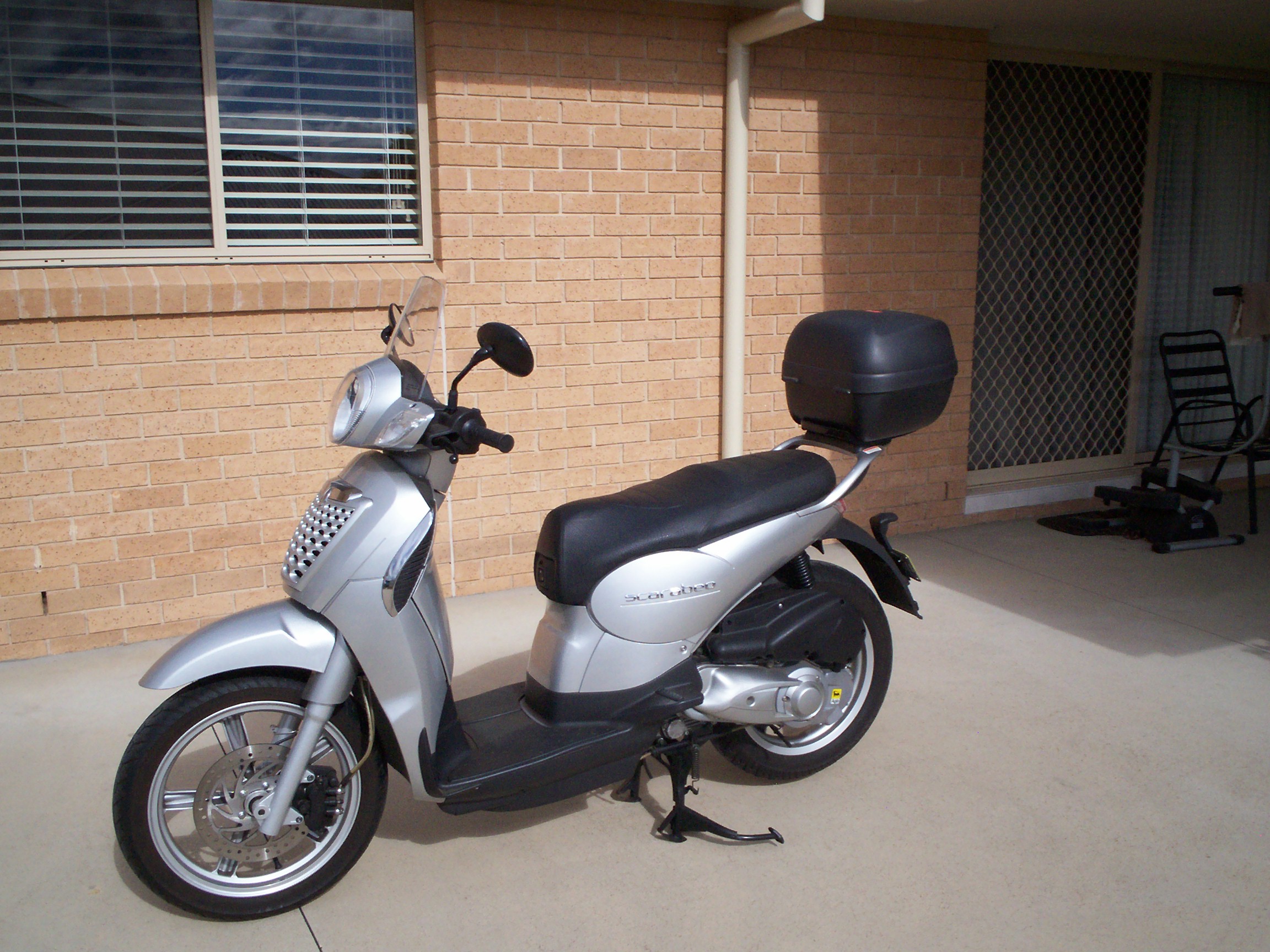 2010 APRILIA SCARABEO 200 SCOOTER