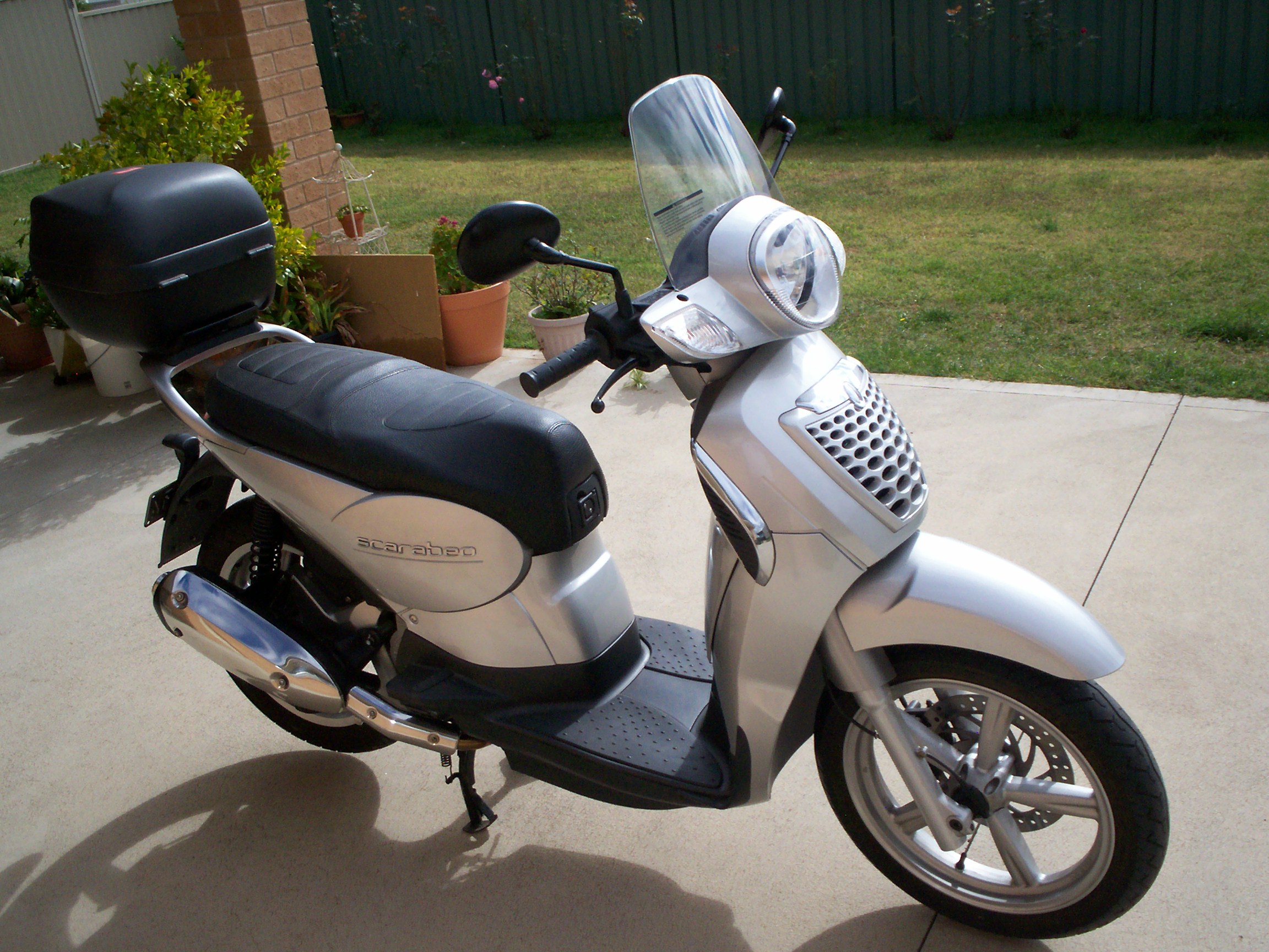 2010 APRILIA SCARABEO 200 SCOOTER