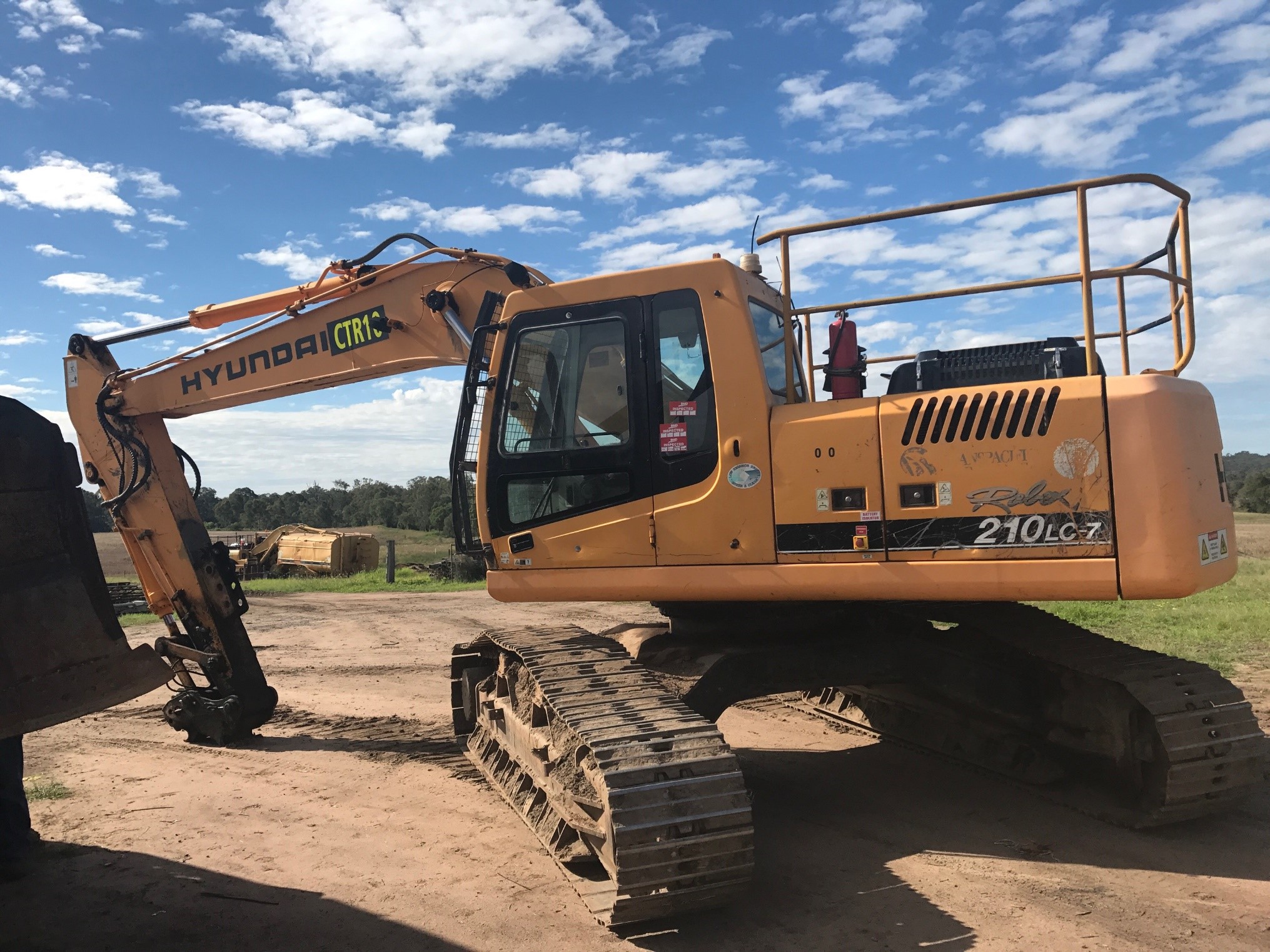 HYUNDAI 210-7 EXCAVATOR 