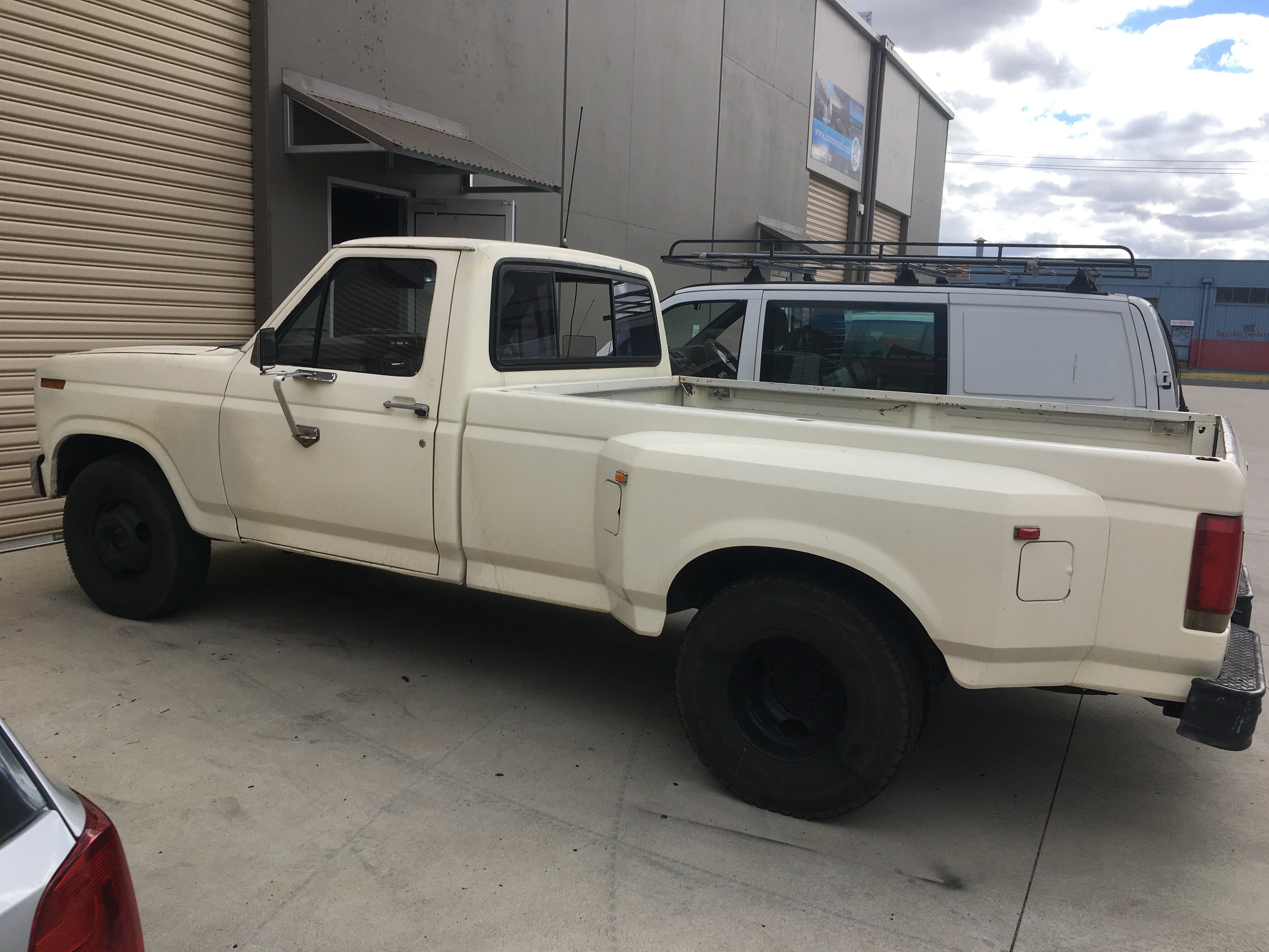 1982 FORD F350 SINGLE CAB DUALLY