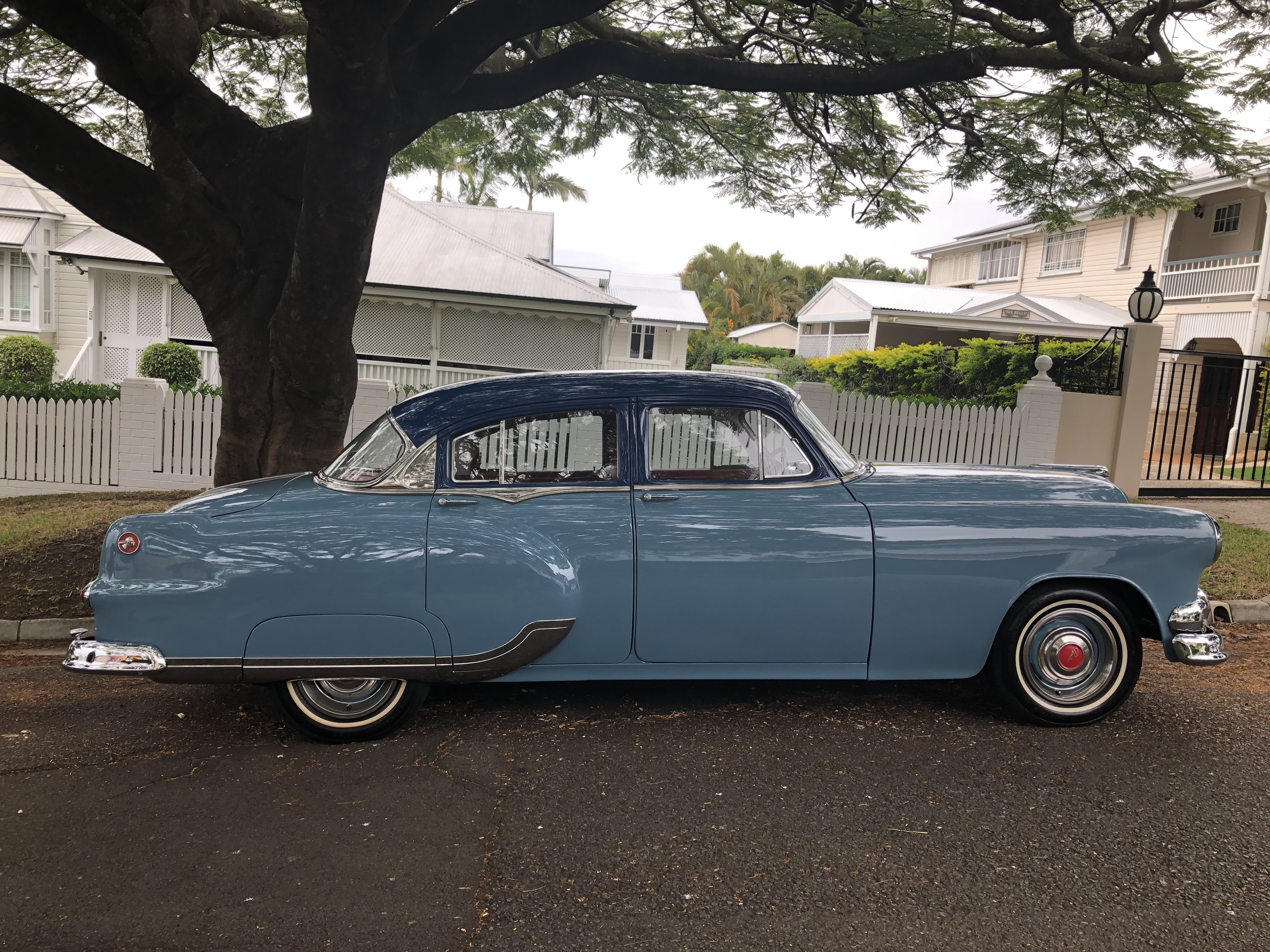 1953 PONTIAC CHIEFTAIN SEDAN