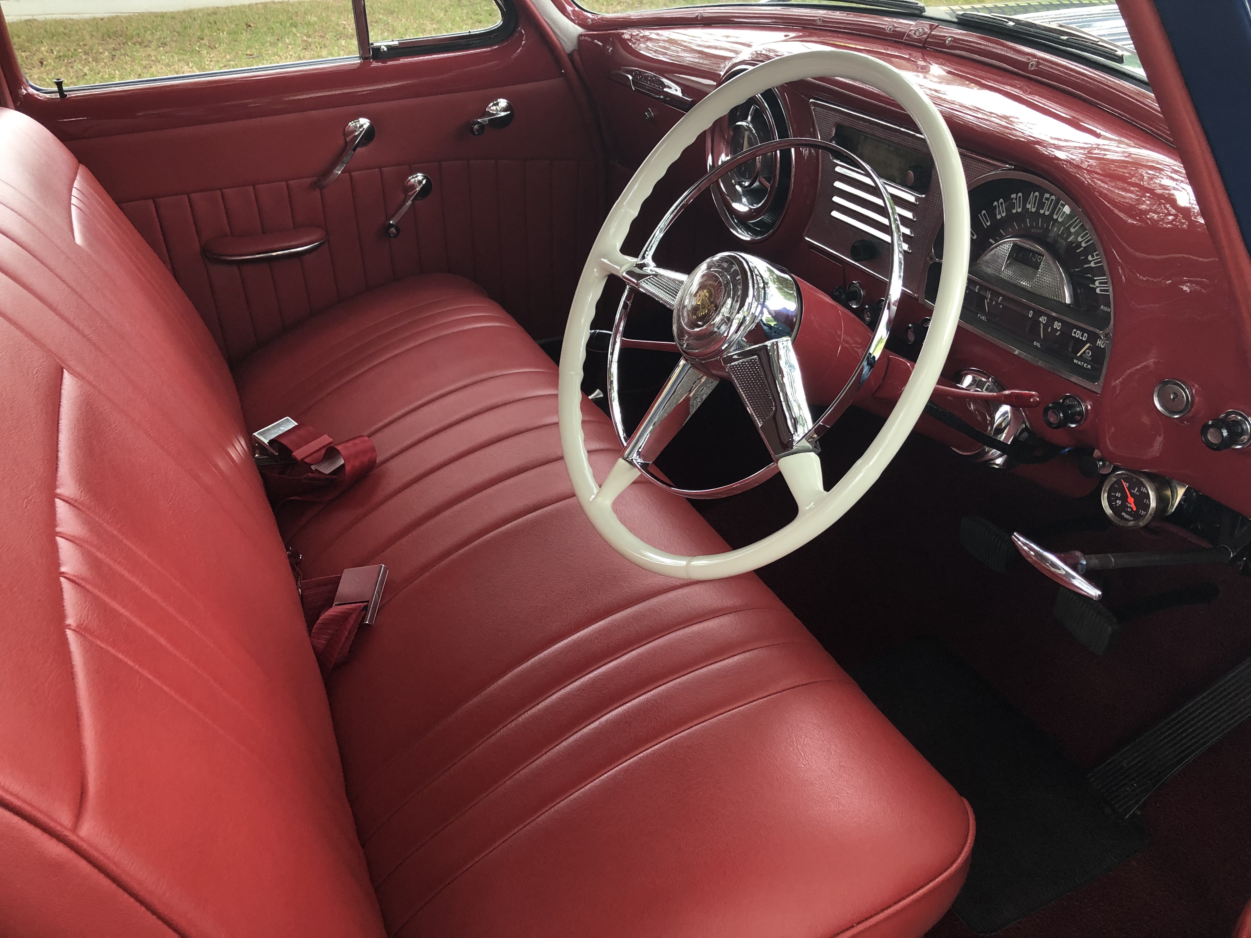 1953 PONTIAC CHIEFTAIN SEDAN