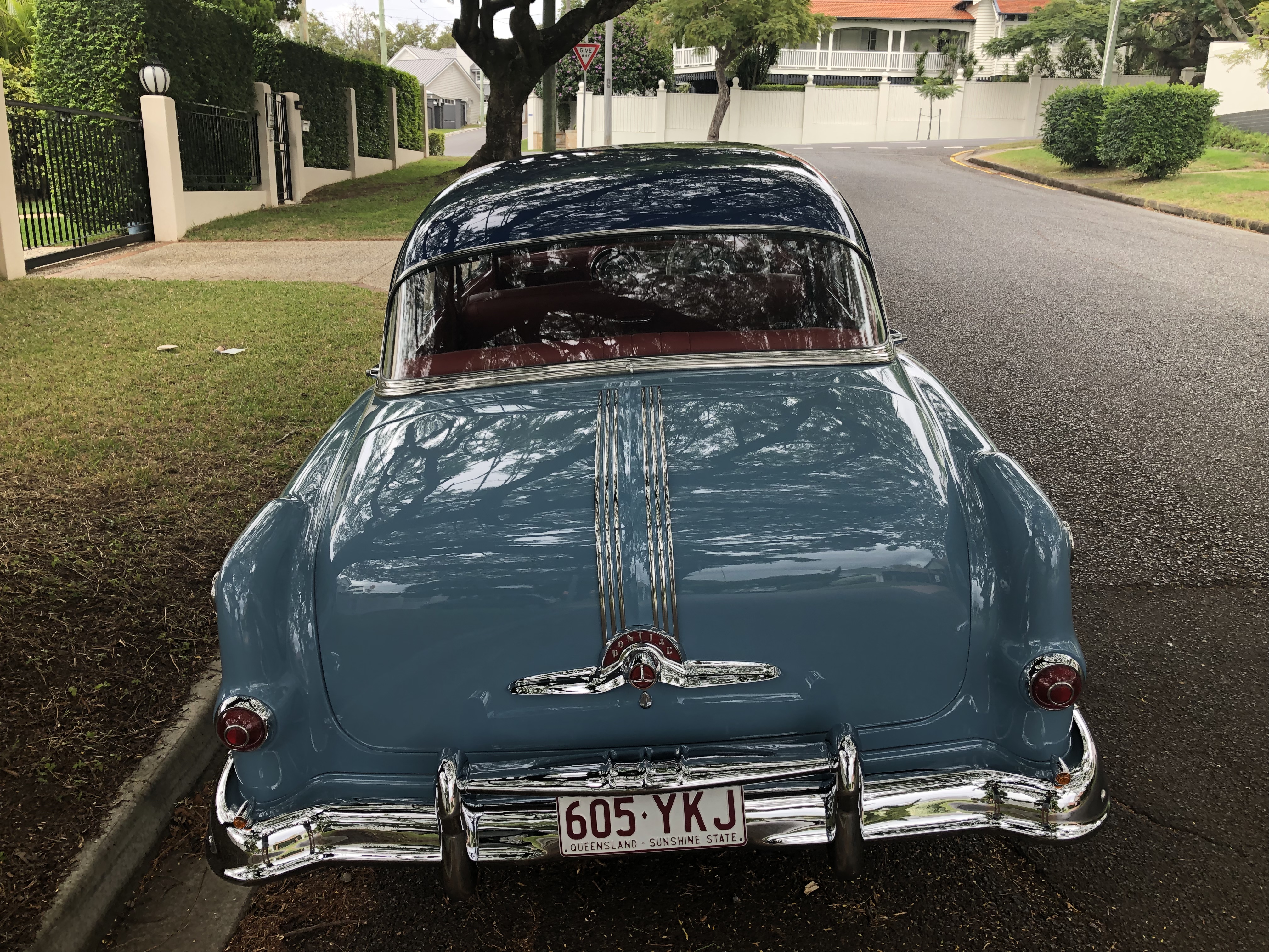 1953 PONTIAC CHIEFTAIN SEDAN