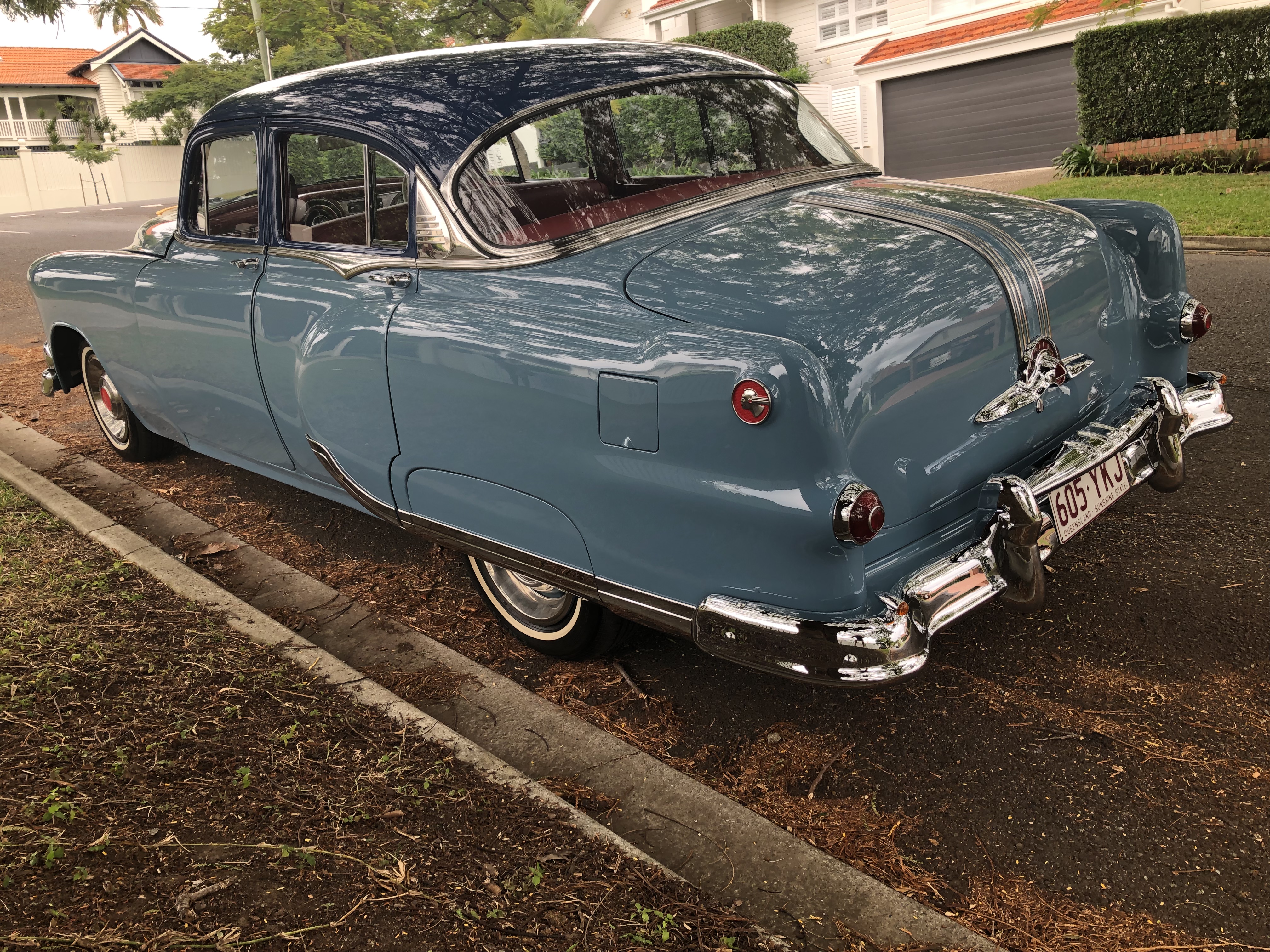 1953 PONTIAC CHIEFTAIN SEDAN